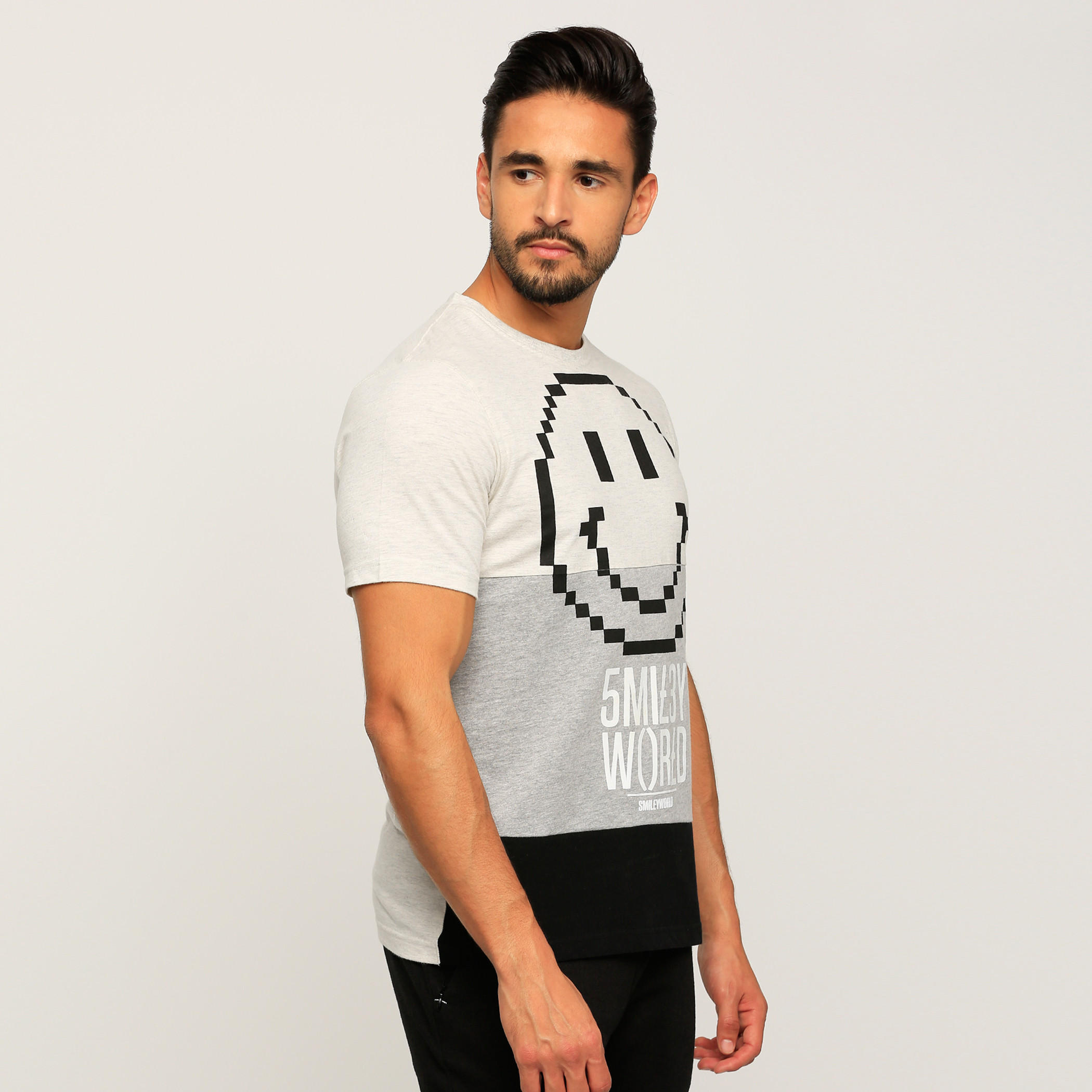 تيشيرت بأكمام قصيرة وياقة مستديرة مع طبعات سمايلي وورلد-men-clothing-tshirtsandpolos-tshirts-image-3