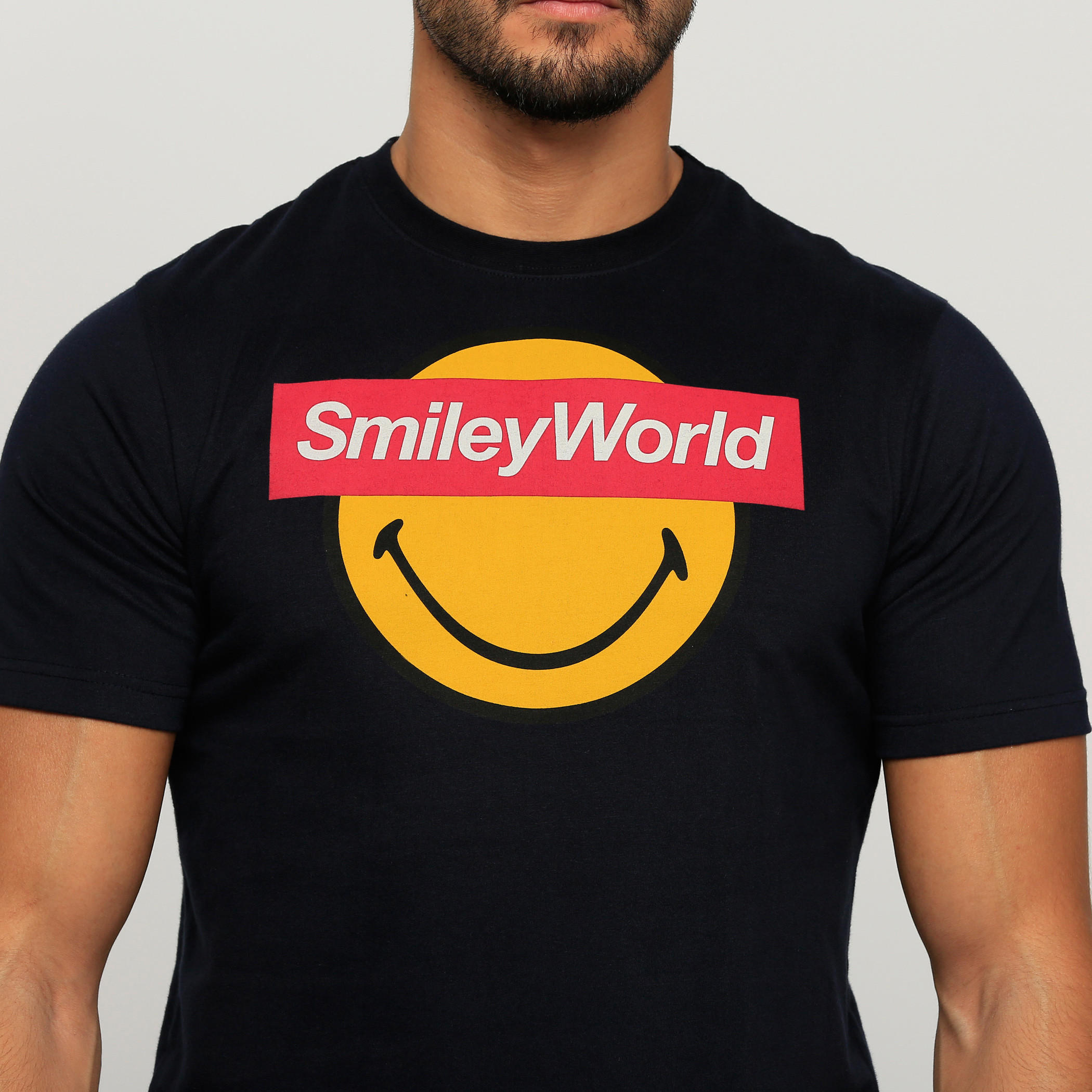 تيشيرت بياقة ضيّقة وأكمام قصيرة وطبعات سمايلي وورلد-men-clothing-tshirtsandpolos-tshirts-image-4