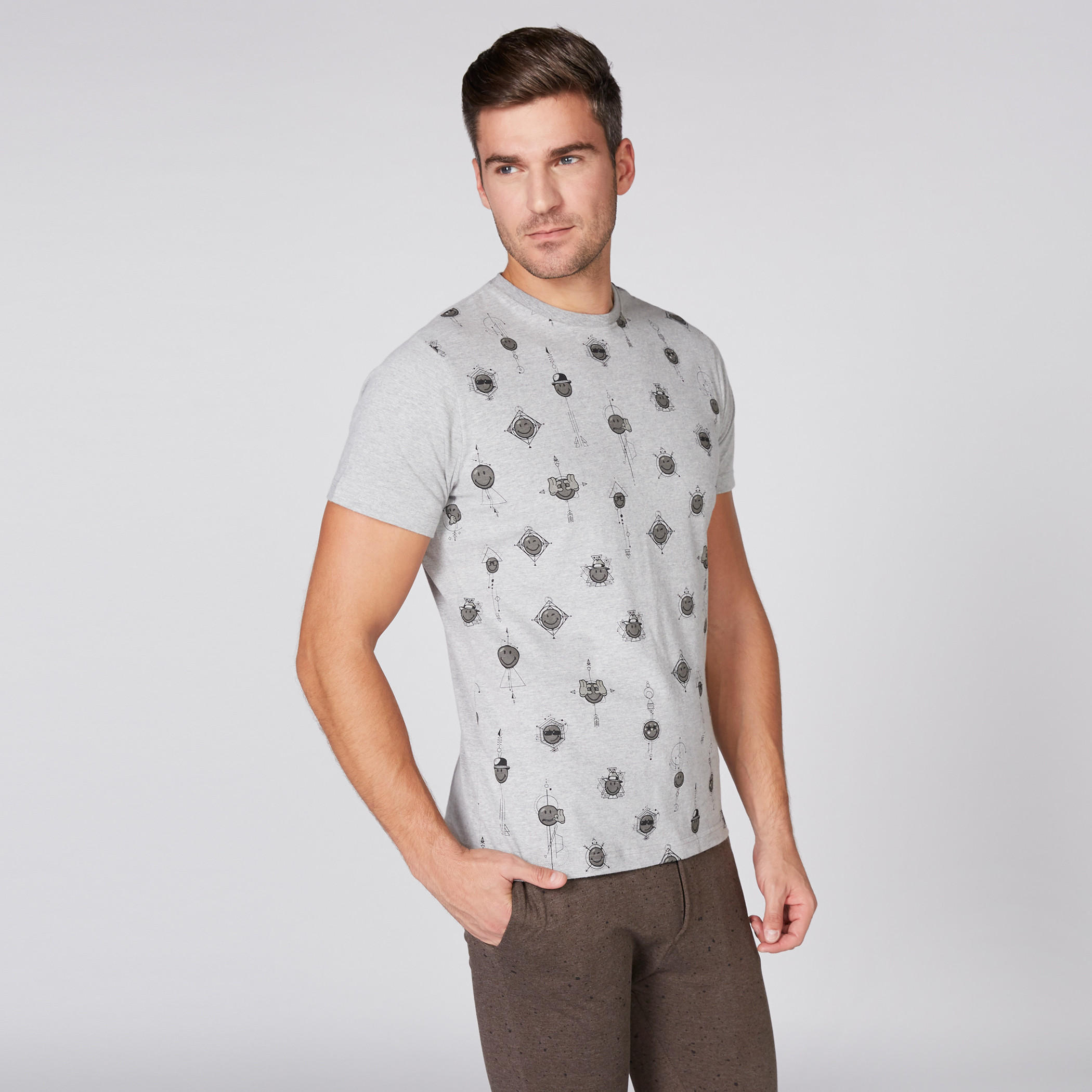 تيشيرت بياقة مستديرة وأكمام قصيرة وطبعات سمايلي وورلد-men-clothing-tshirtsandpolos-tshirts-image-1