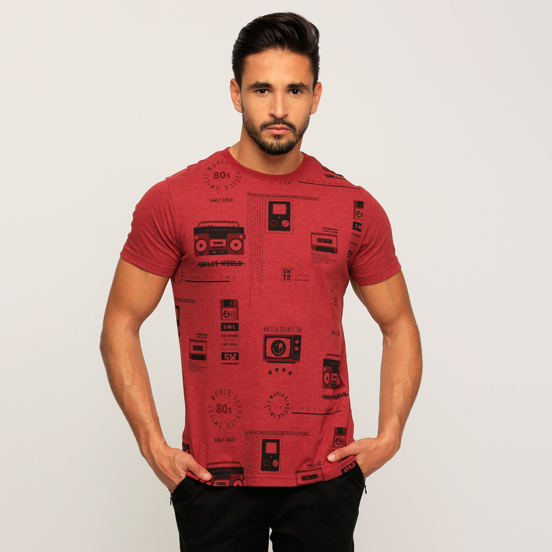 تيشيرت بأكمام قصيرة وياقة مستديرة مع طبعات من سمايلي وورلد-men-clothing-tshirtsandpolos-tshirts-image-1