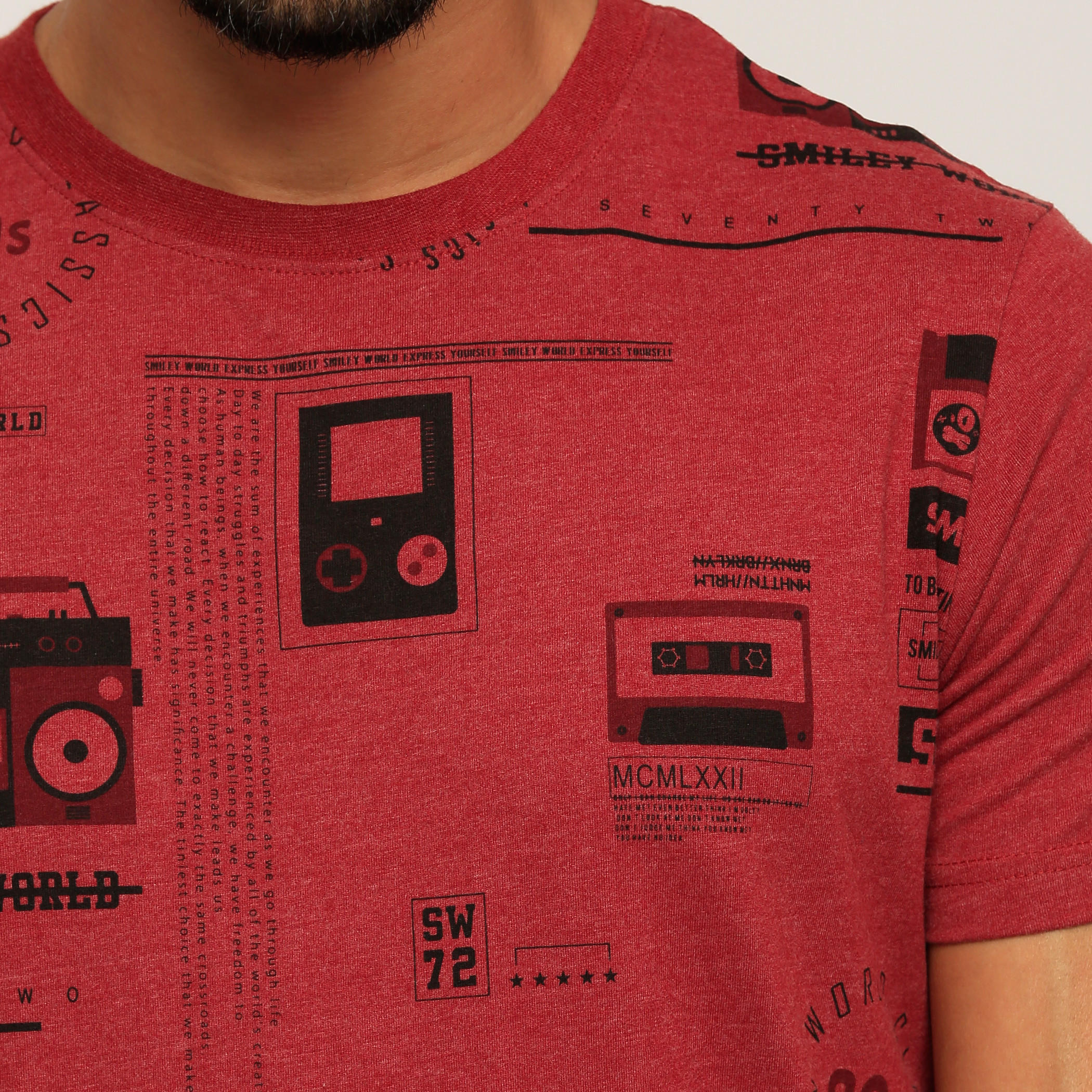 تيشيرت بأكمام قصيرة وياقة مستديرة مع طبعات من سمايلي وورلد-men-clothing-tshirtsandpolos-tshirts-image-4