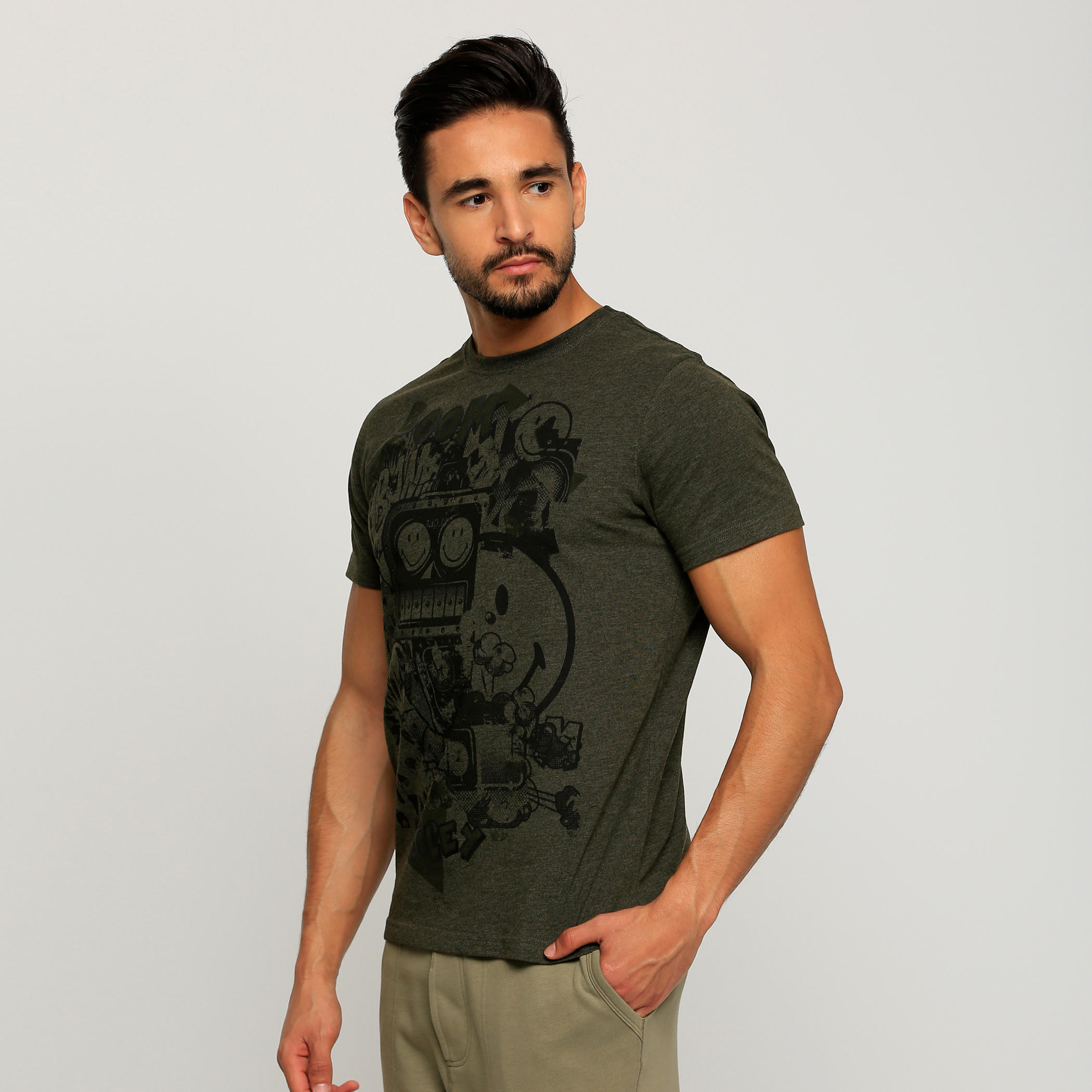 تيشيرت بياقة ضيّقة وأكمام قصيرة وطبعات سمايلي وورلد-men-clothing-tshirtsandpolos-tshirts-image-3