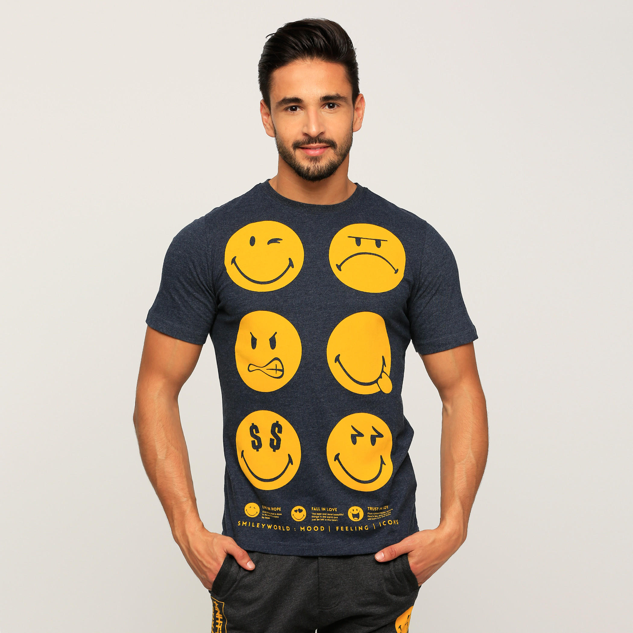 تيشيرت بأكمام قصيرة وياقة مستديرة مع طبعات سمايلي وورلد-men-clothing-tshirtsandpolos-tshirts-image-1
