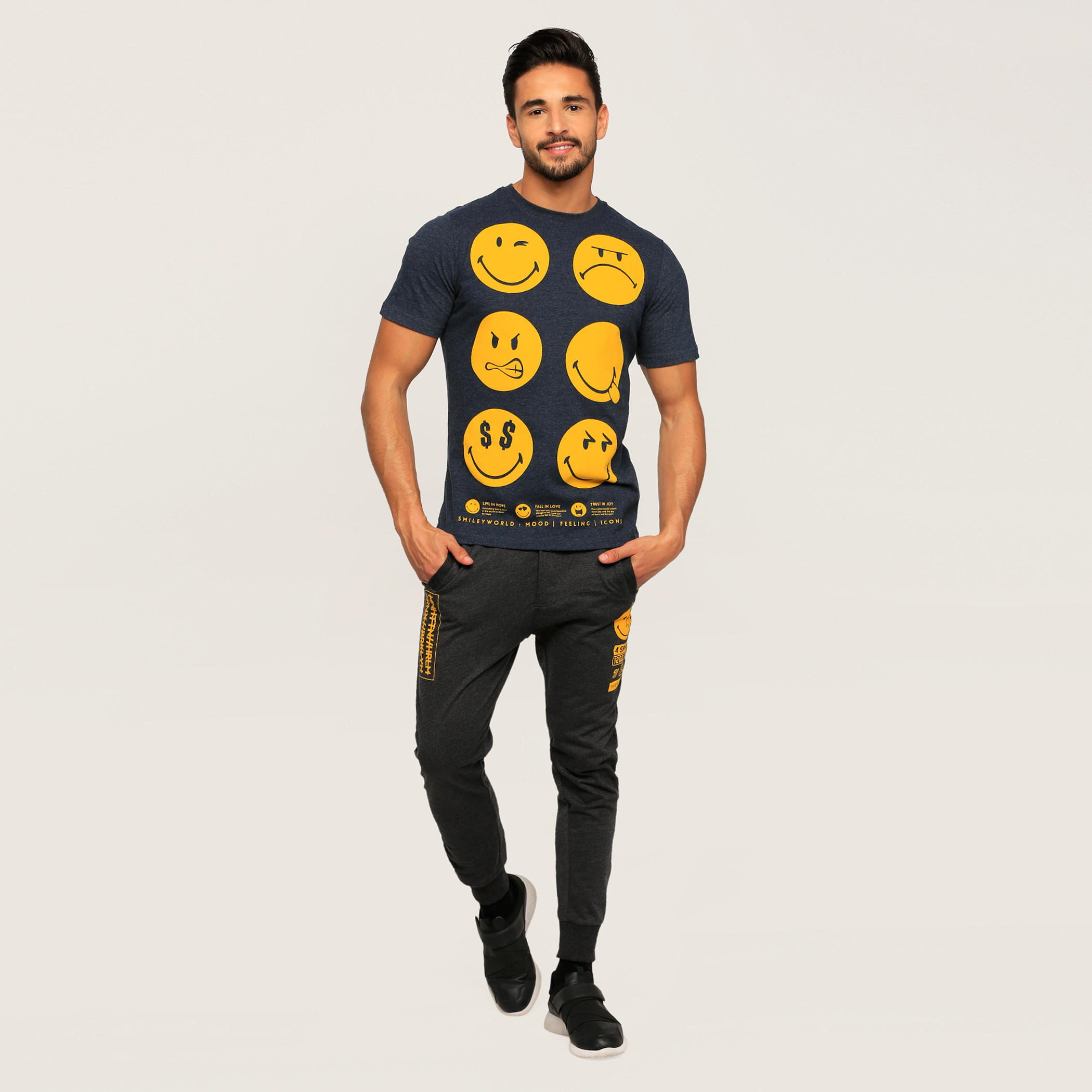 تيشيرت بأكمام قصيرة وياقة مستديرة مع طبعات سمايلي وورلد-men-clothing-tshirtsandpolos-tshirts-image-5