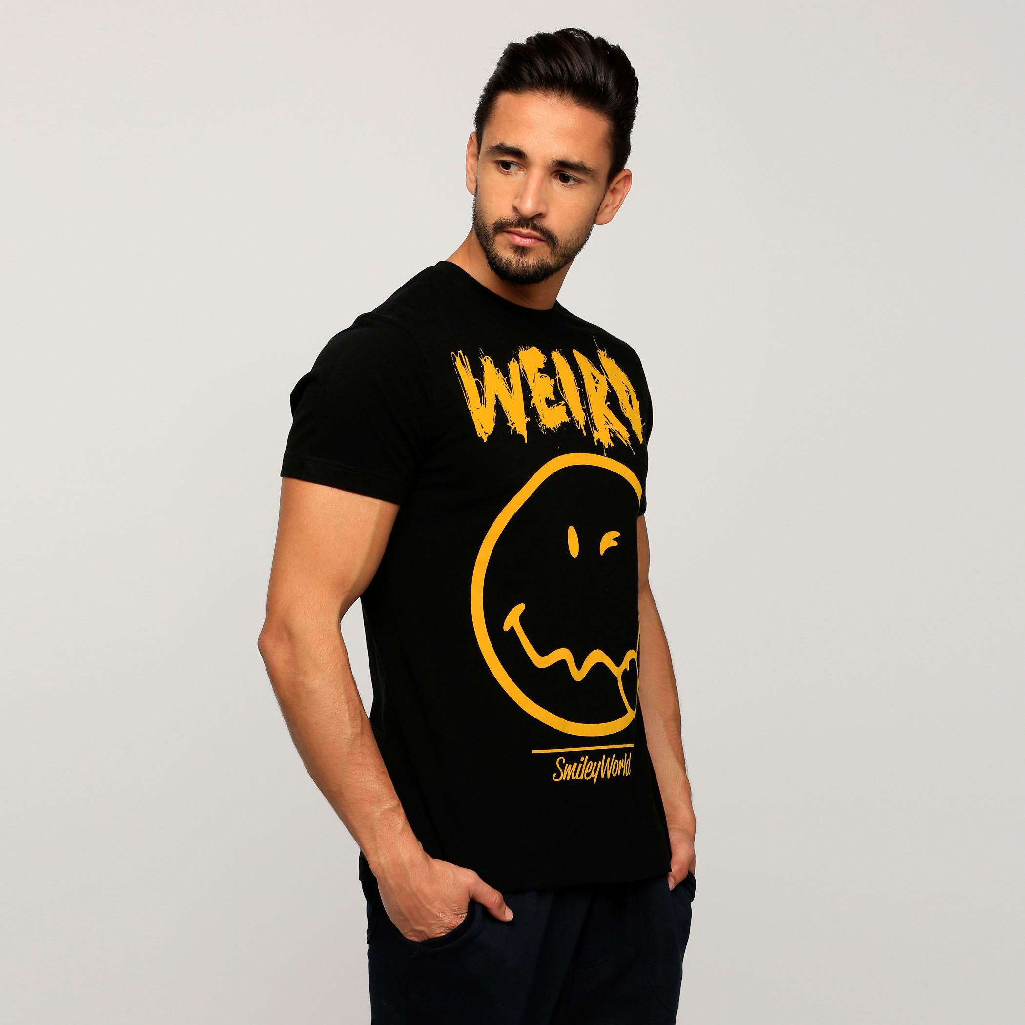تيشيرت بياقة ضيّقة وأكمام قصيرة وطبعات سمايلي وورلد-men-clothing-tshirtsandpolos-tshirts-image-3