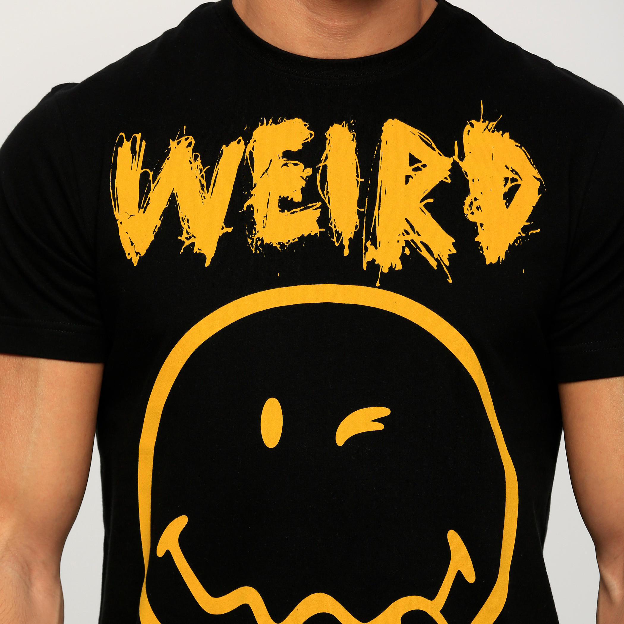 تيشيرت بياقة ضيّقة وأكمام قصيرة وطبعات سمايلي وورلد-men-clothing-tshirtsandpolos-tshirts-image-4