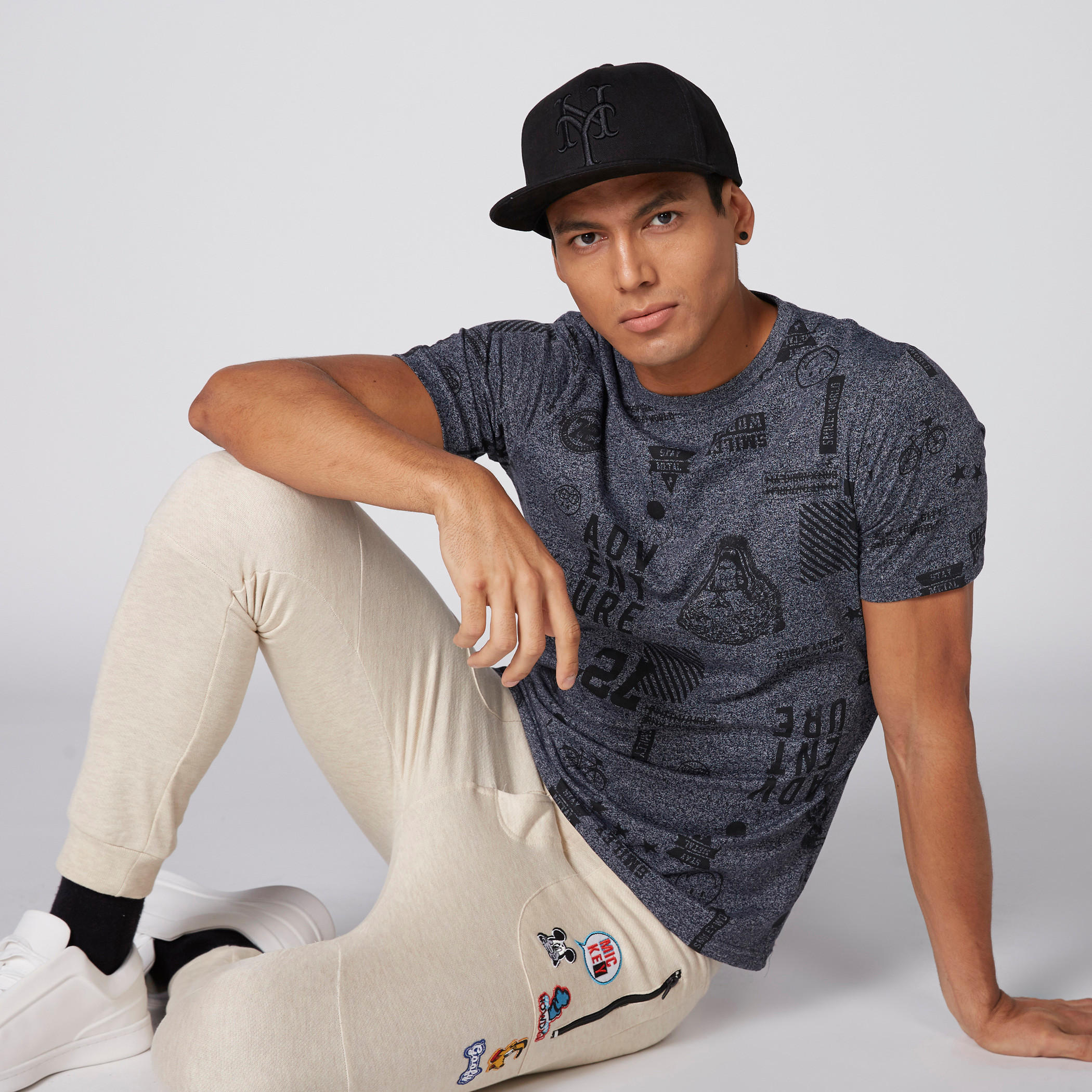 تيشيرت بياقة مستديرة وأكمام قصيرة وطبعات سمايلي وورلد-men-clothing-tshirtsandpolos-tshirts-image-2
