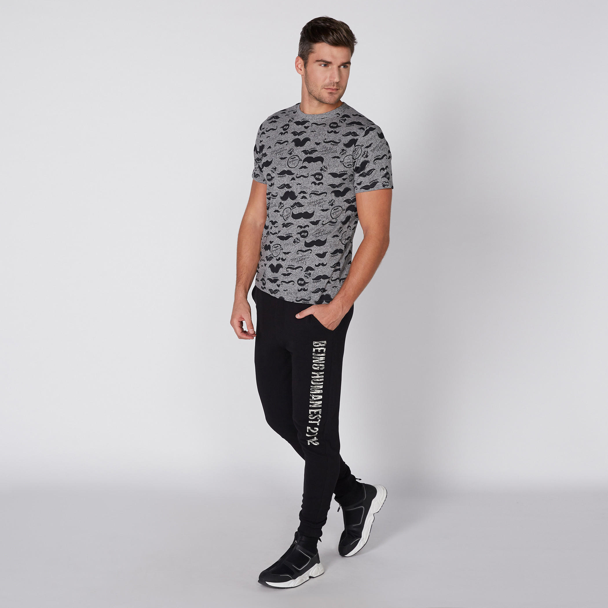 تيشيرت بأكمام قصيرة وياقة مستديرة وطبعات سمايلي وورلد-men-clothing-tshirtsandpolos-tshirts-image-2