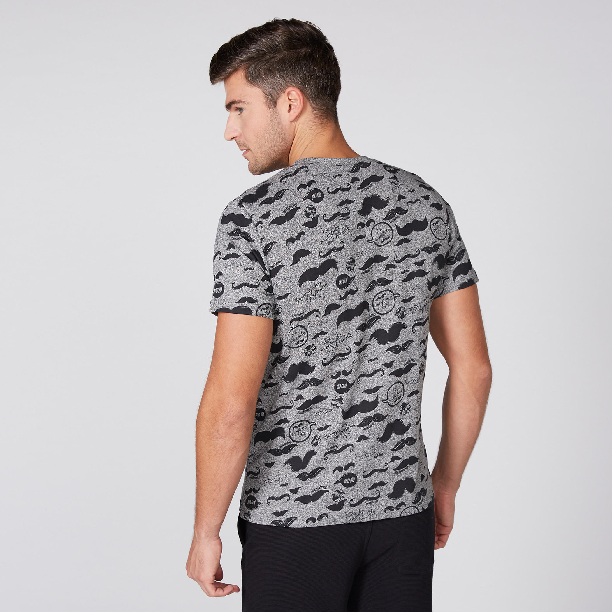 تيشيرت بأكمام قصيرة وياقة مستديرة وطبعات سمايلي وورلد-men-clothing-tshirtsandpolos-tshirts-image-4