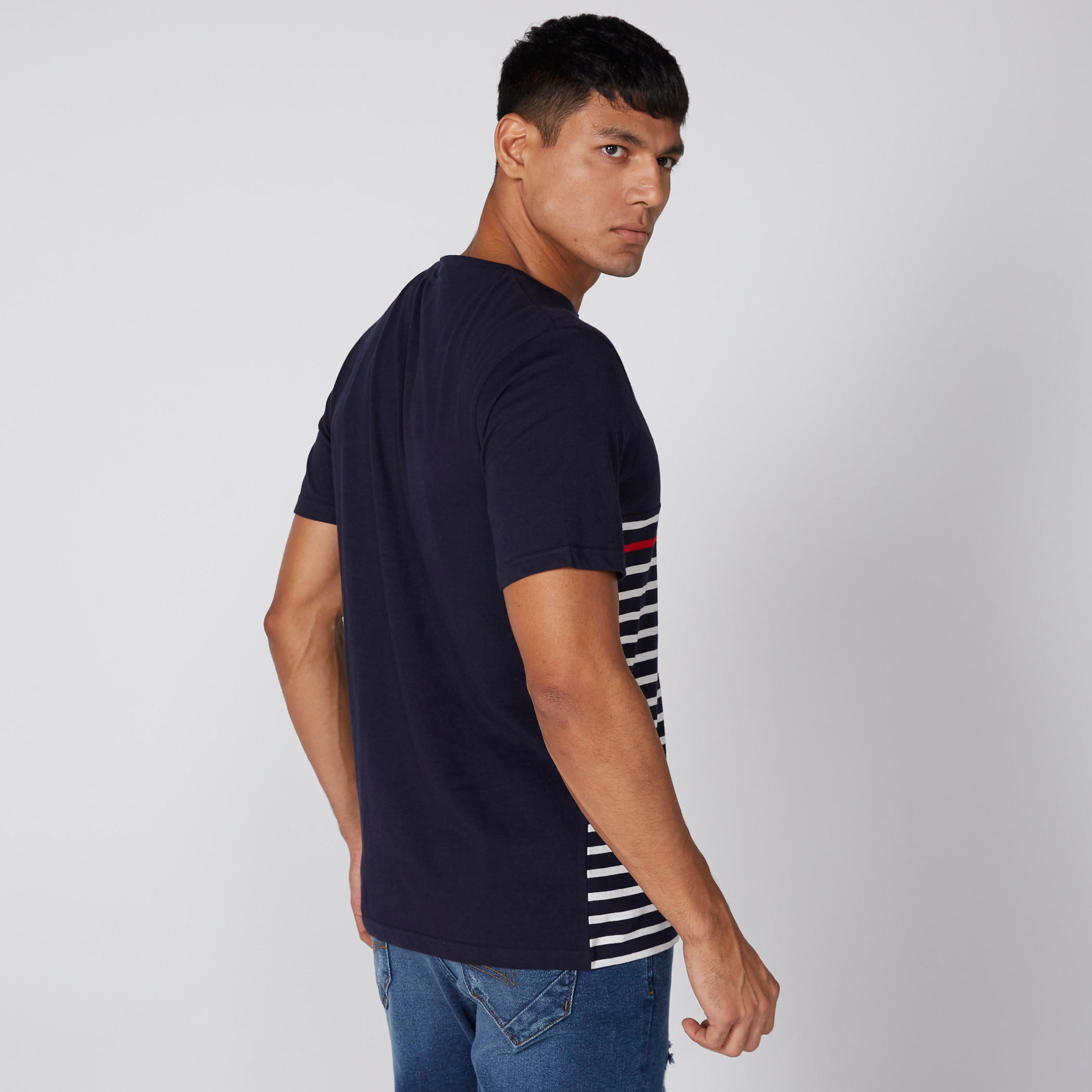 تيشيرت مقلّم بياقة مستديرة وأكمام قصيرة من سمايلي وورلد-men-clothing-tshirtsandpolos-tshirts-image-2
