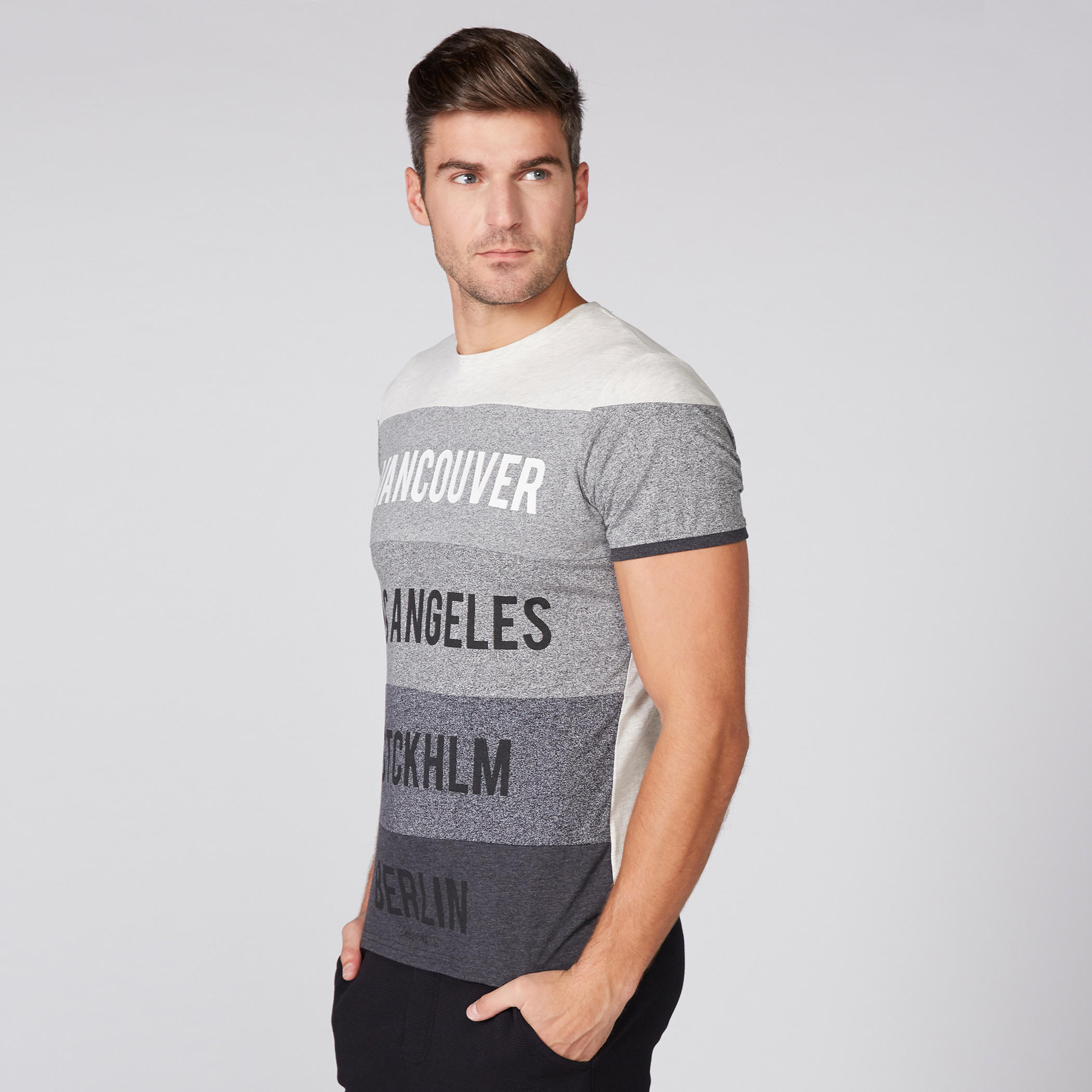تيشيرت بأكمام قصيرة وياقة مستديرة وطبعات سمايلي وورلد-men-clothing-tshirtsandpolos-tshirts-image-1
