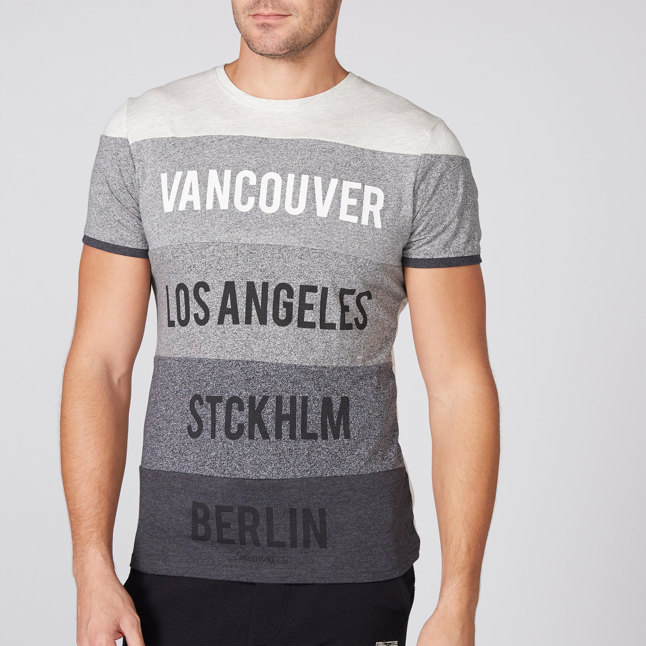 تيشيرت بأكمام قصيرة وياقة مستديرة وطبعات سمايلي وورلد-men-clothing-tshirtsandpolos-tshirts-image-3