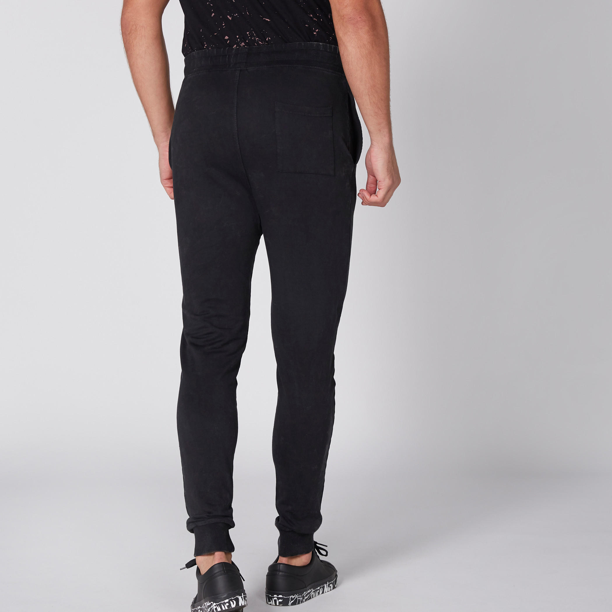 بنطال رياضي طويل بخصر مطاطّي وطبعات سمايلي وورلد-men-clothing-bottoms-joggers-image-5