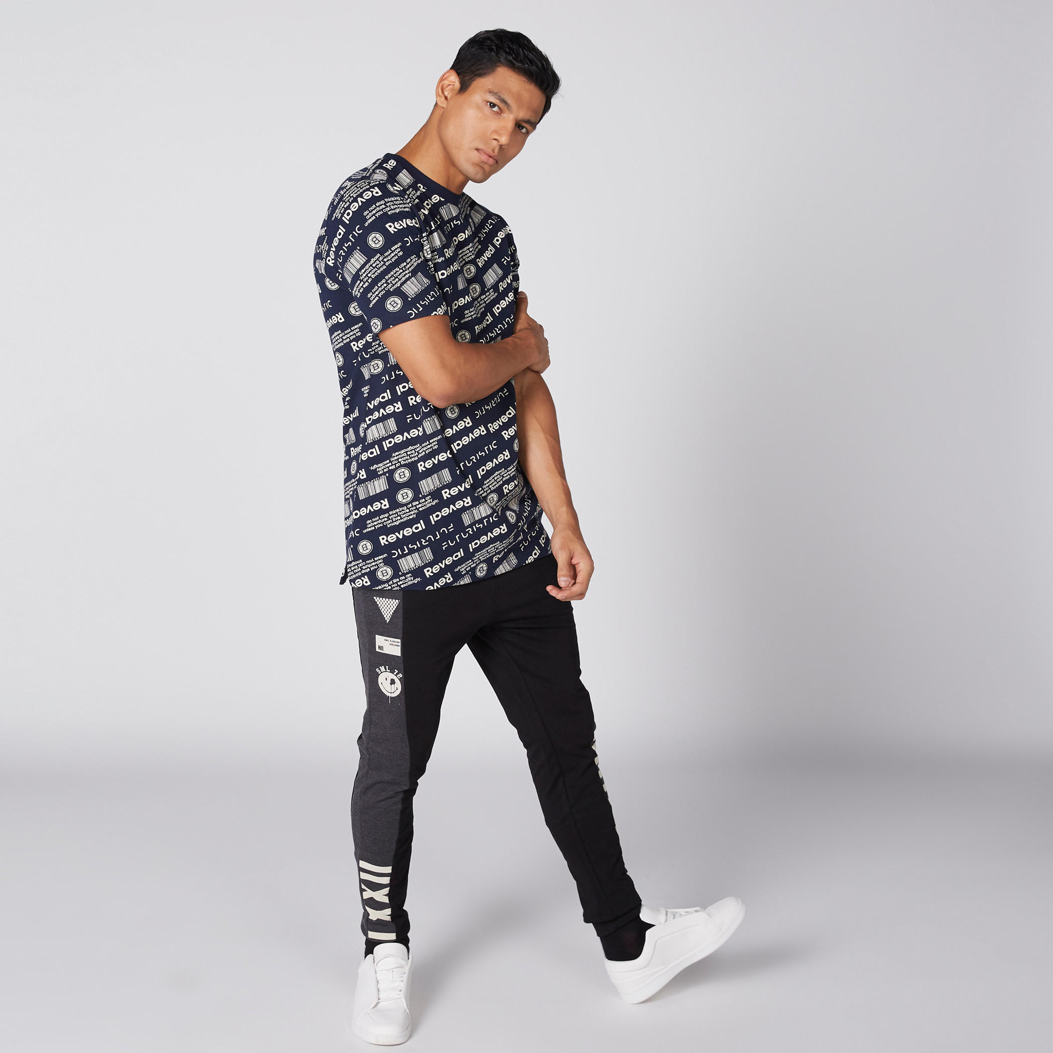 بنطال رياضي بخصر مطّاطي وطبعات سمايلي وورلد-men-clothing-bottoms-trousersandchinos-trousers-image-1