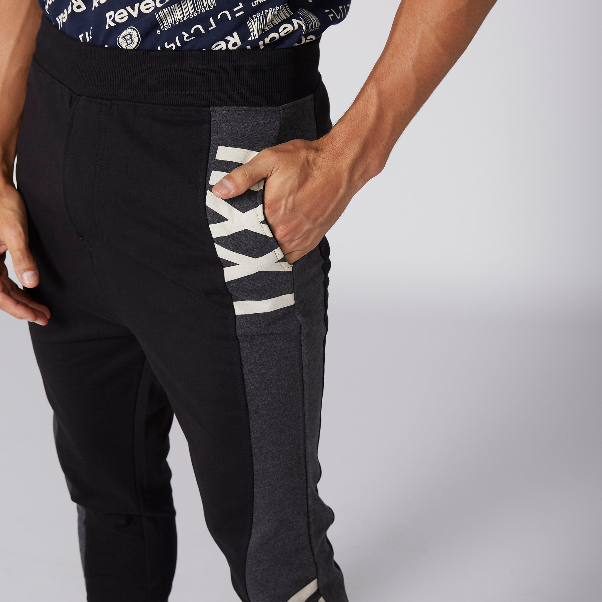 بنطال رياضي بخصر مطّاطي وطبعات سمايلي وورلد-men-clothing-bottoms-trousersandchinos-trousers-image-3