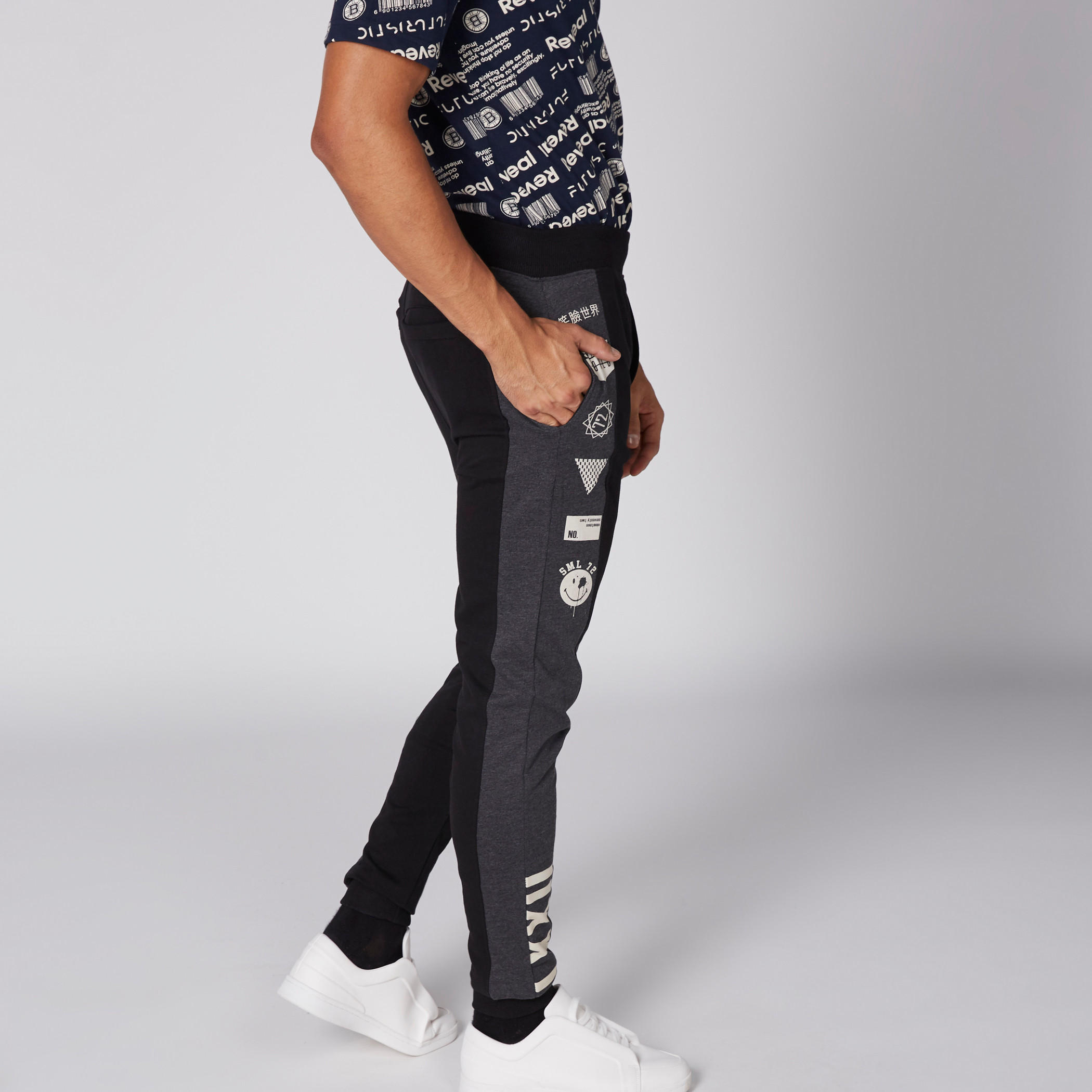 بنطال رياضي بخصر مطّاطي وطبعات سمايلي وورلد-men-clothing-bottoms-trousersandchinos-trousers-image-4