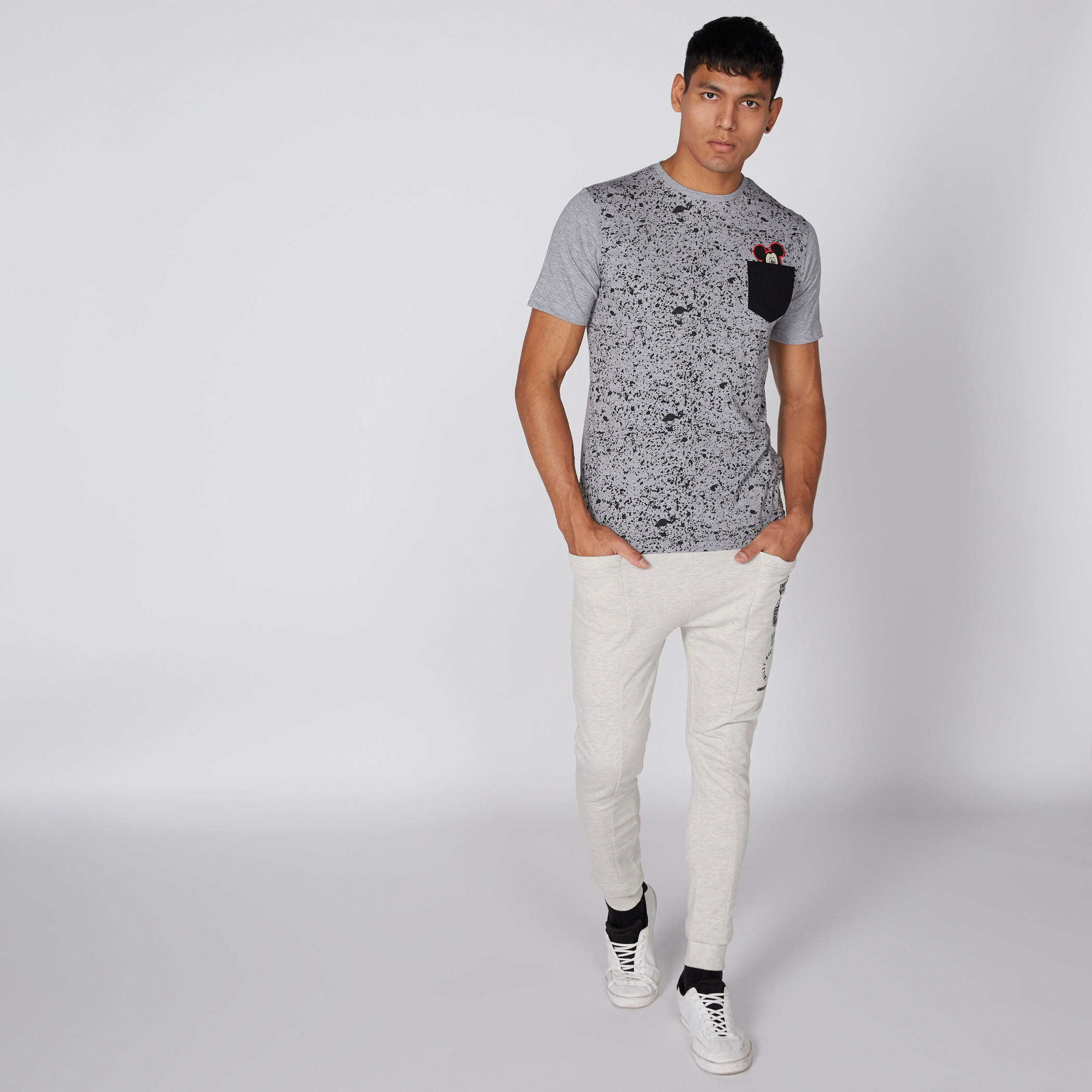 بنطال رياضي طويل بجيوب وطبعات سمايلي وورلد-men-clothing-bottoms-joggers-image-2