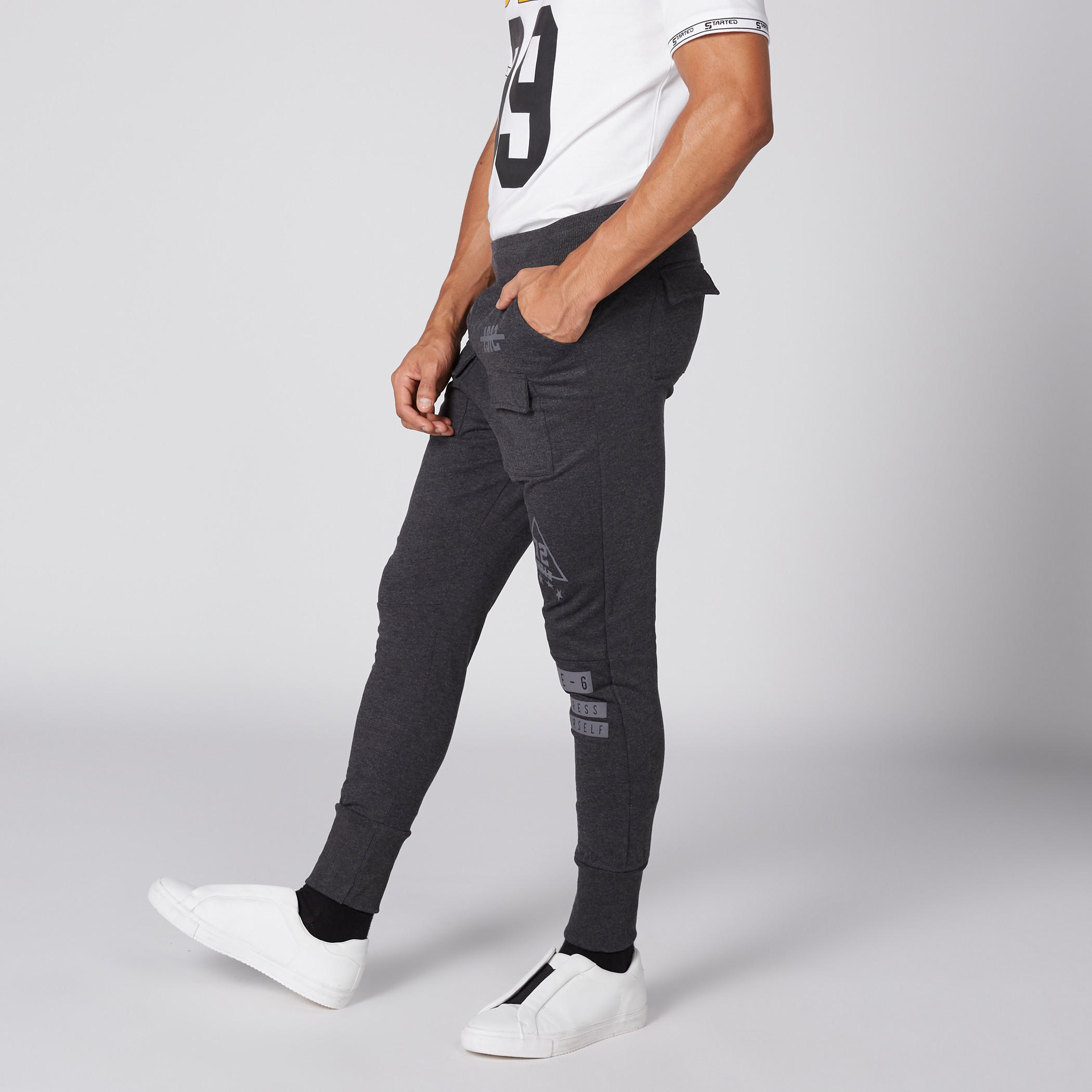 بنطال رياضي بخصر مطّاطي وطبعات سمايلي وورلد-men-clothing-bottoms-joggers-image-3