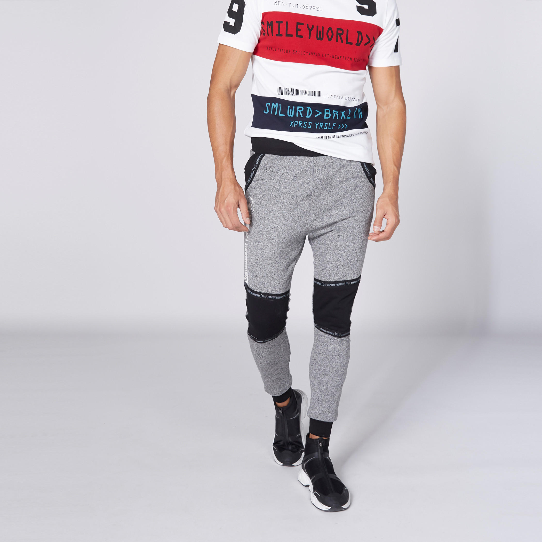 بنطال رياضي بطبعات سمايلي وورلد وجيوب-men-clothing-bottoms-joggers-image-1