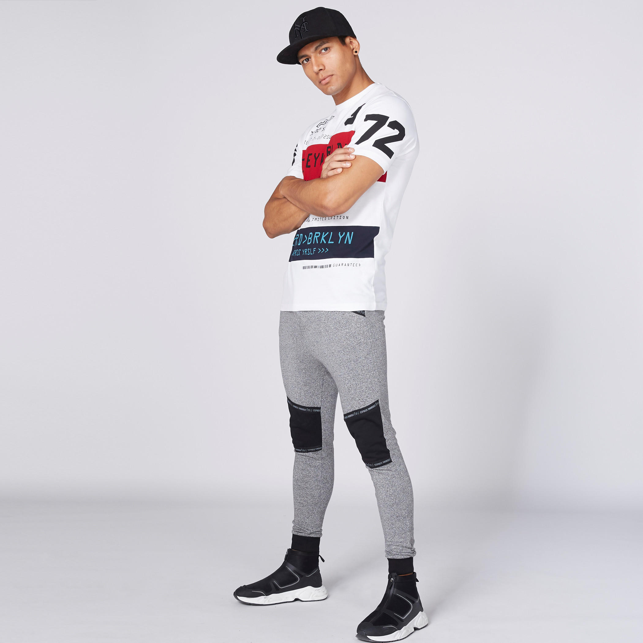بنطال رياضي بطبعات سمايلي وورلد وجيوب-men-clothing-bottoms-joggers-image-5