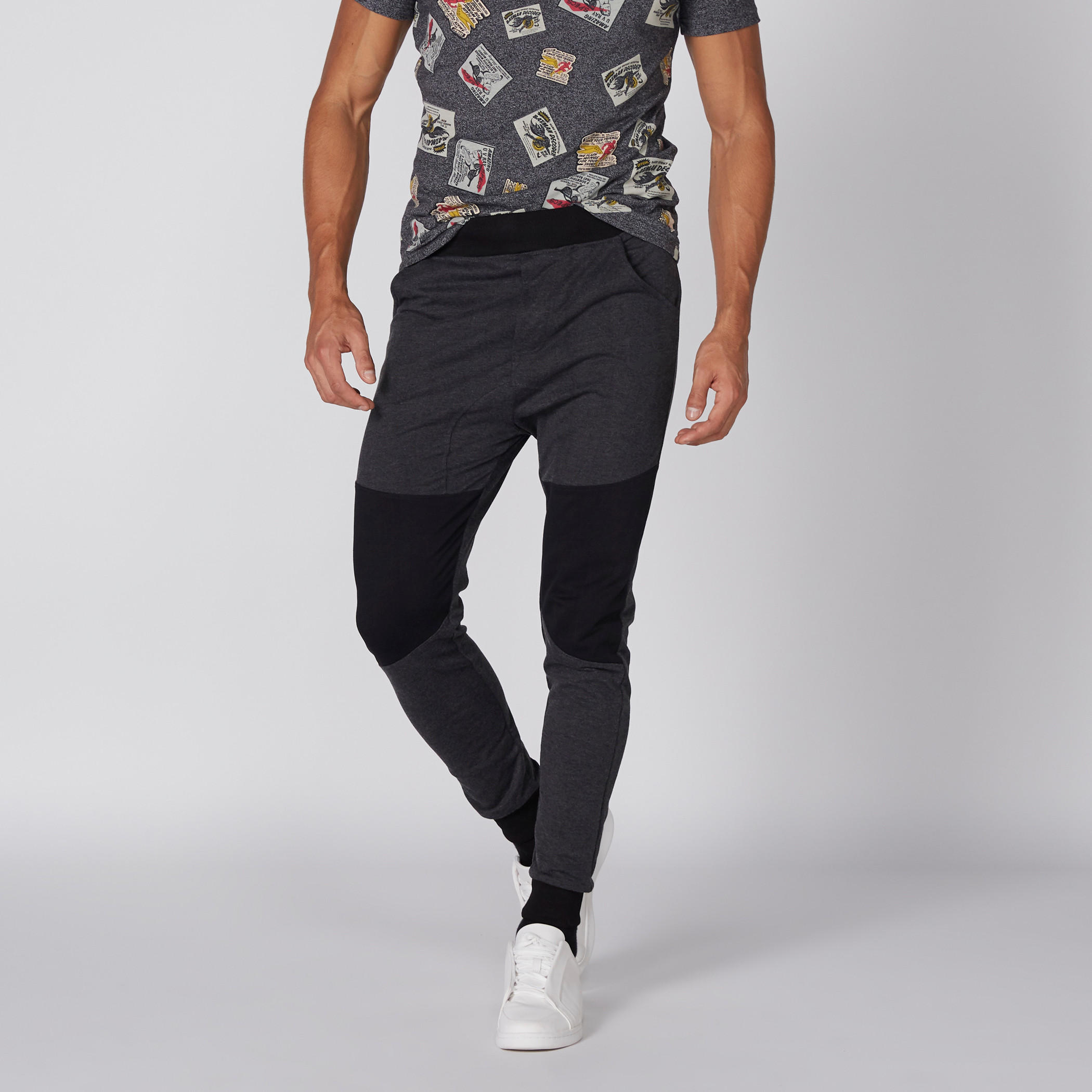 بنطال رياضي طويل بخصر مطاطّي من سمايلي وورلد-men-clothing-bottoms-joggers-image-1