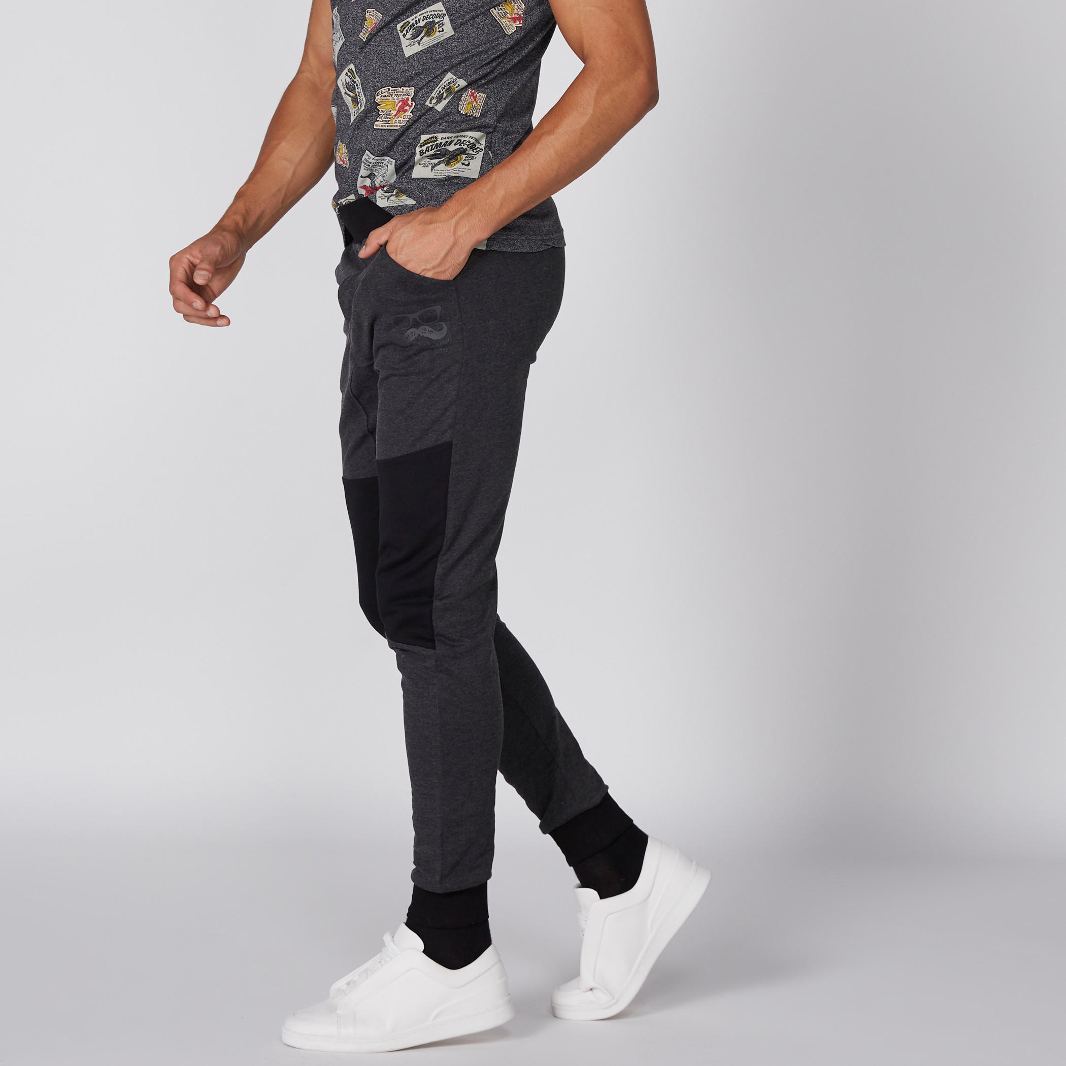بنطال رياضي طويل بخصر مطاطّي من سمايلي وورلد-men-clothing-bottoms-joggers-image-2