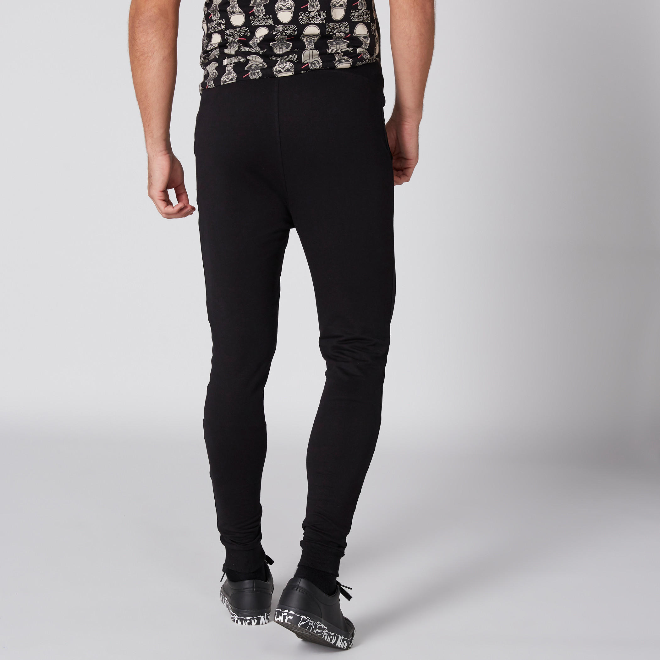 بنطال رياضي طويل بجيوب وطبعات سمايلي وورلد-men-clothing-bottoms-joggers-image-5