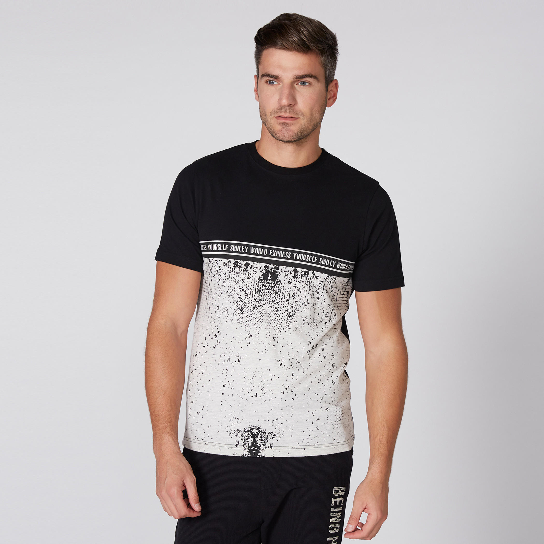 تيشيرت بأكمام قصيرة وياقة مستديرة وطبعات سمايلي وورلد-men-clothing-tshirtsandpolos-tshirts-image-1