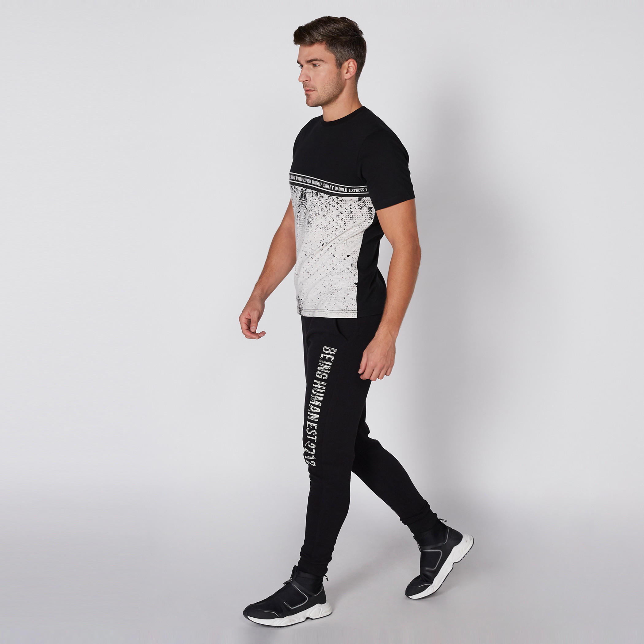 تيشيرت بأكمام قصيرة وياقة مستديرة وطبعات سمايلي وورلد-men-clothing-tshirtsandpolos-tshirts-image-2