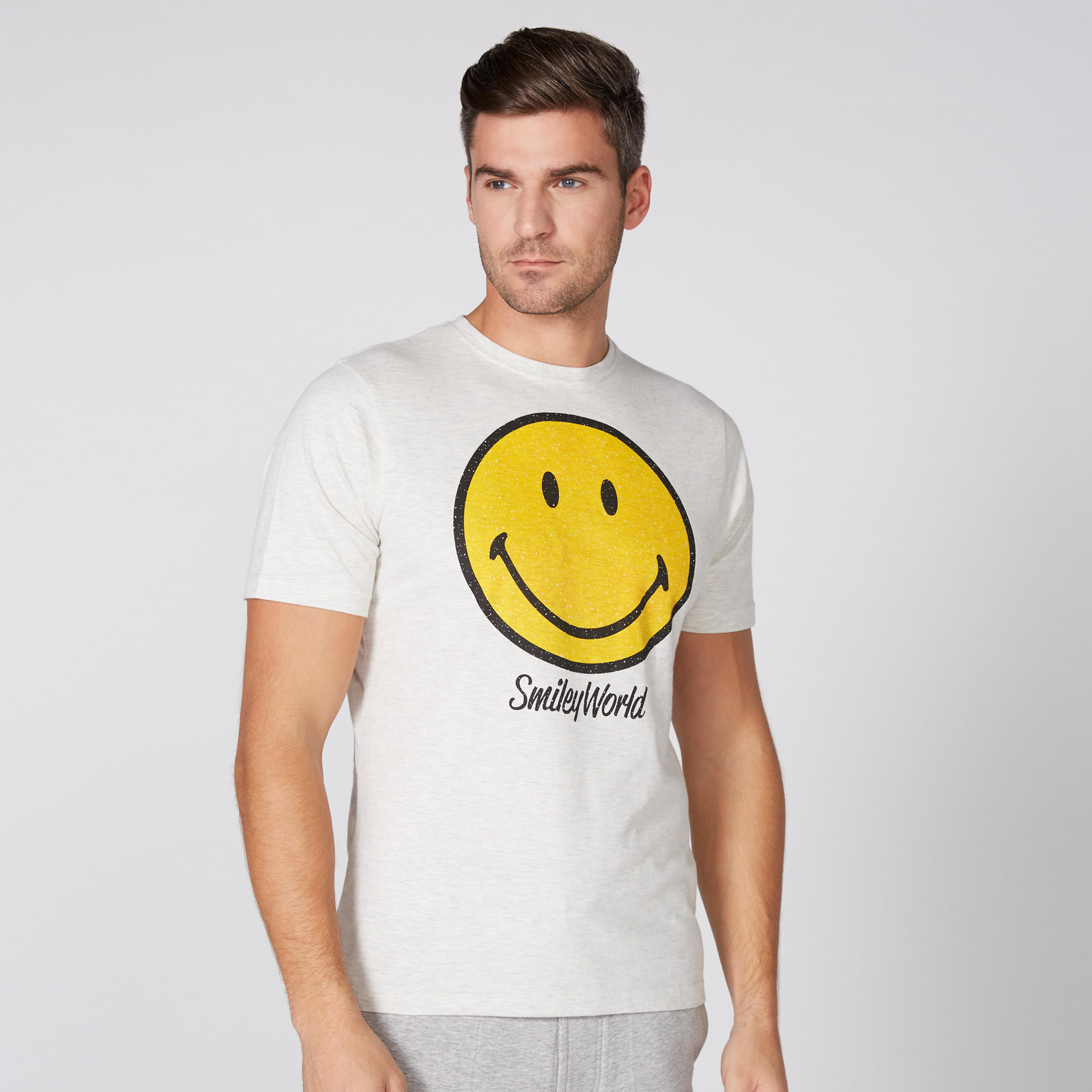 تيشيرت بأكمام قصيرة وياقة مستديرة وطبعات سمايلي وورلد-men-clothing-tshirtsandpolos-tshirts-image-1