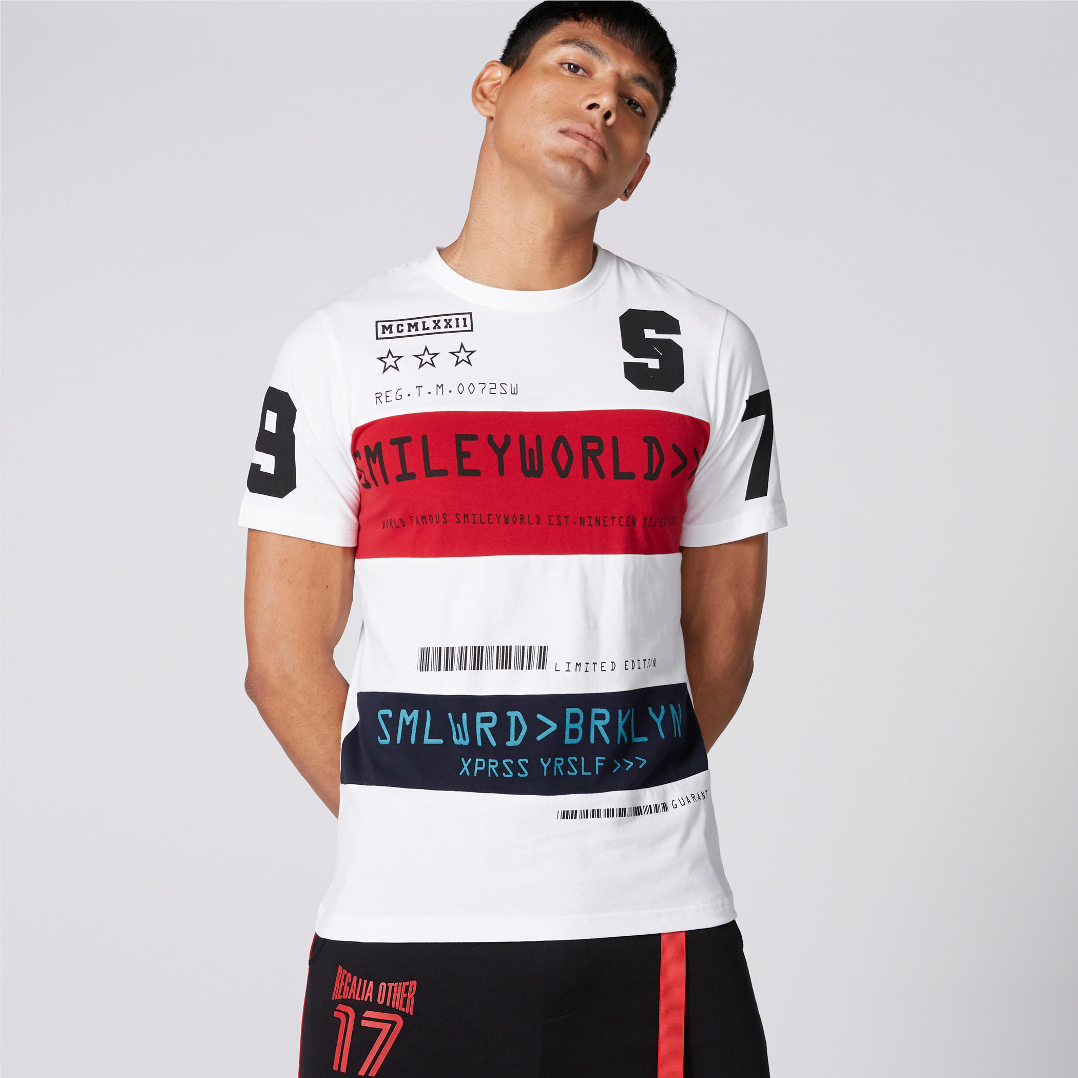 تيشيرت بأكمام قصيرة وطبعات سمايلي وورلد-men-clothing-tshirtsandpolos-tshirts-image-1