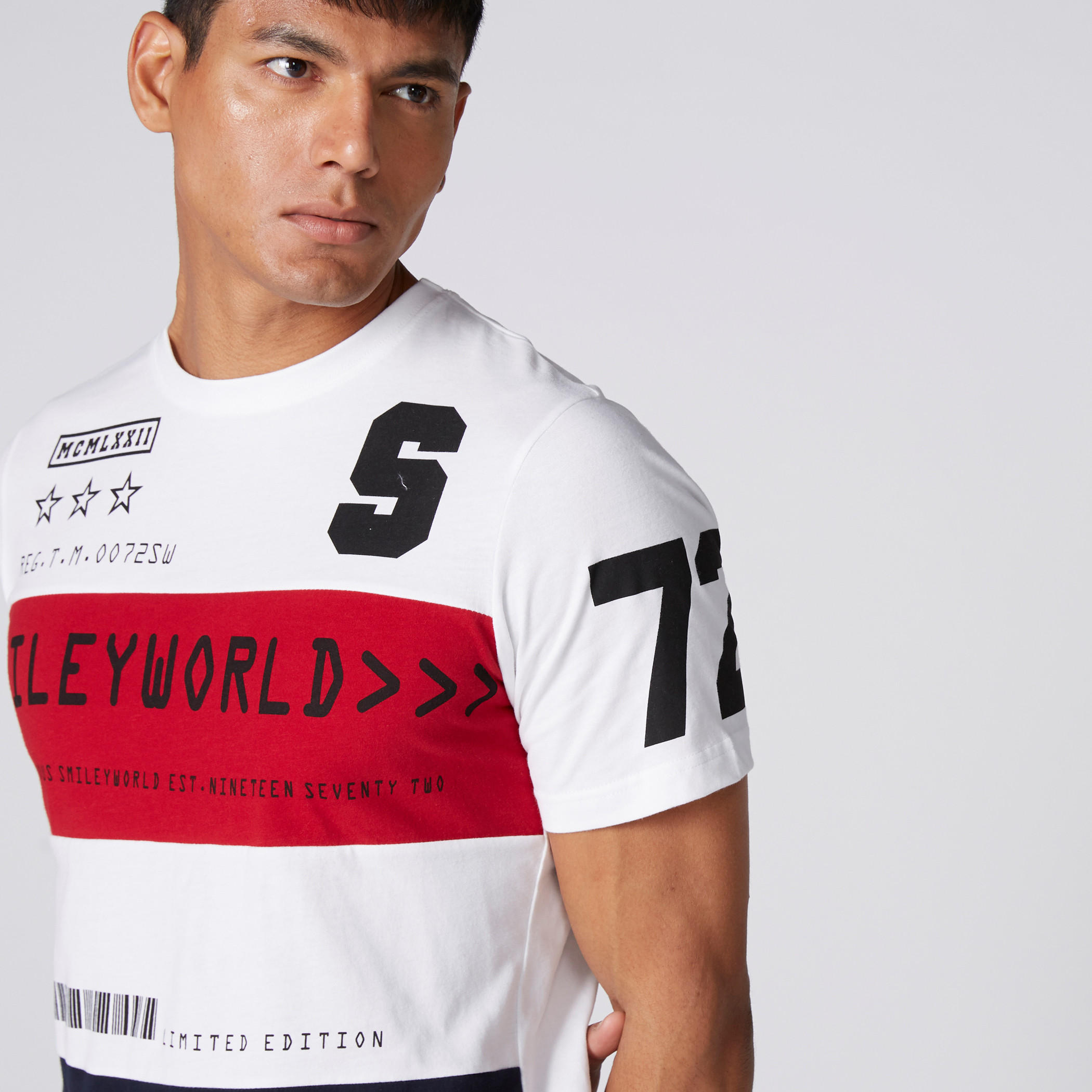 تيشيرت بأكمام قصيرة وطبعات سمايلي وورلد-men-clothing-tshirtsandpolos-tshirts-image-2
