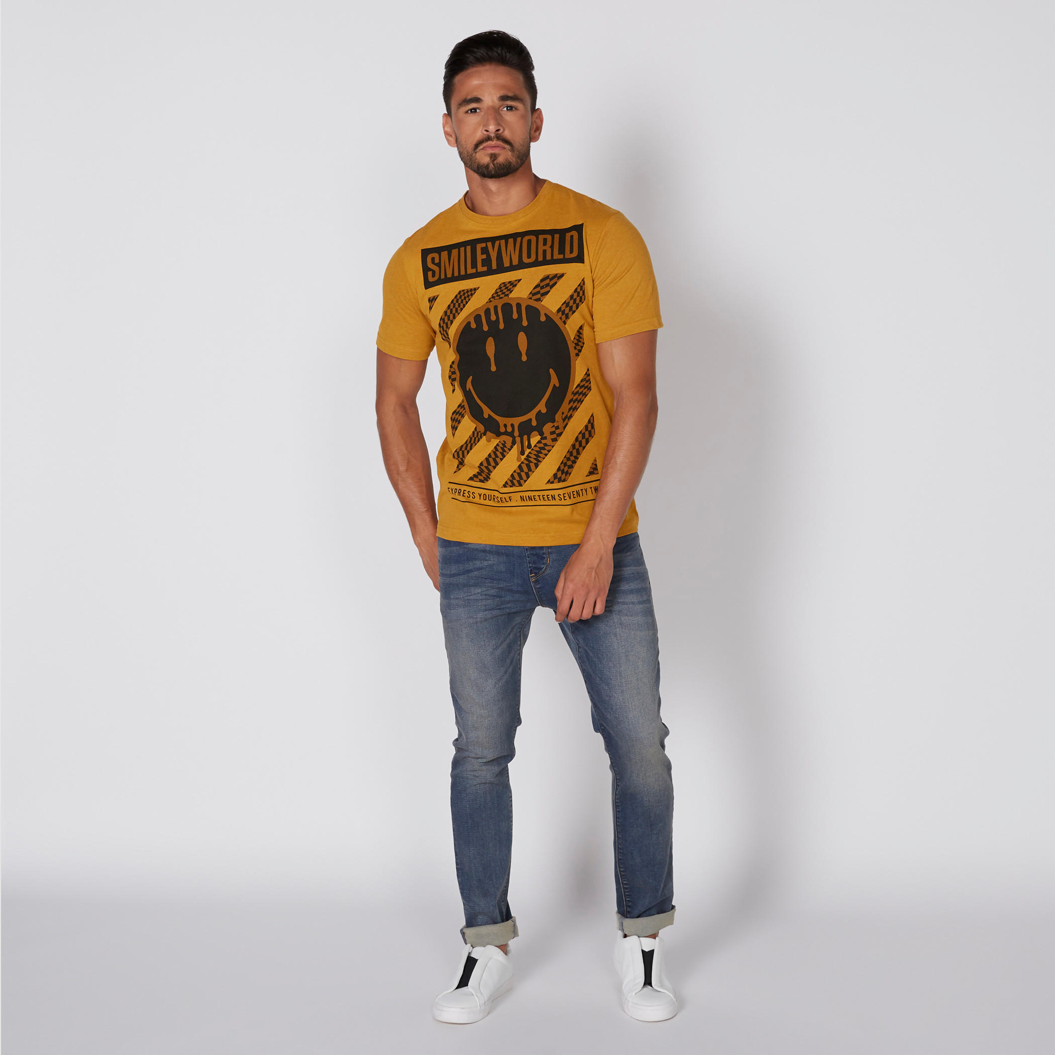 تيشيرت بياقة ضيّقة وأكمام قصيرة وطبعات سمايلي وورلد-men-clothing-tshirtsandpolos-tshirts-image-2