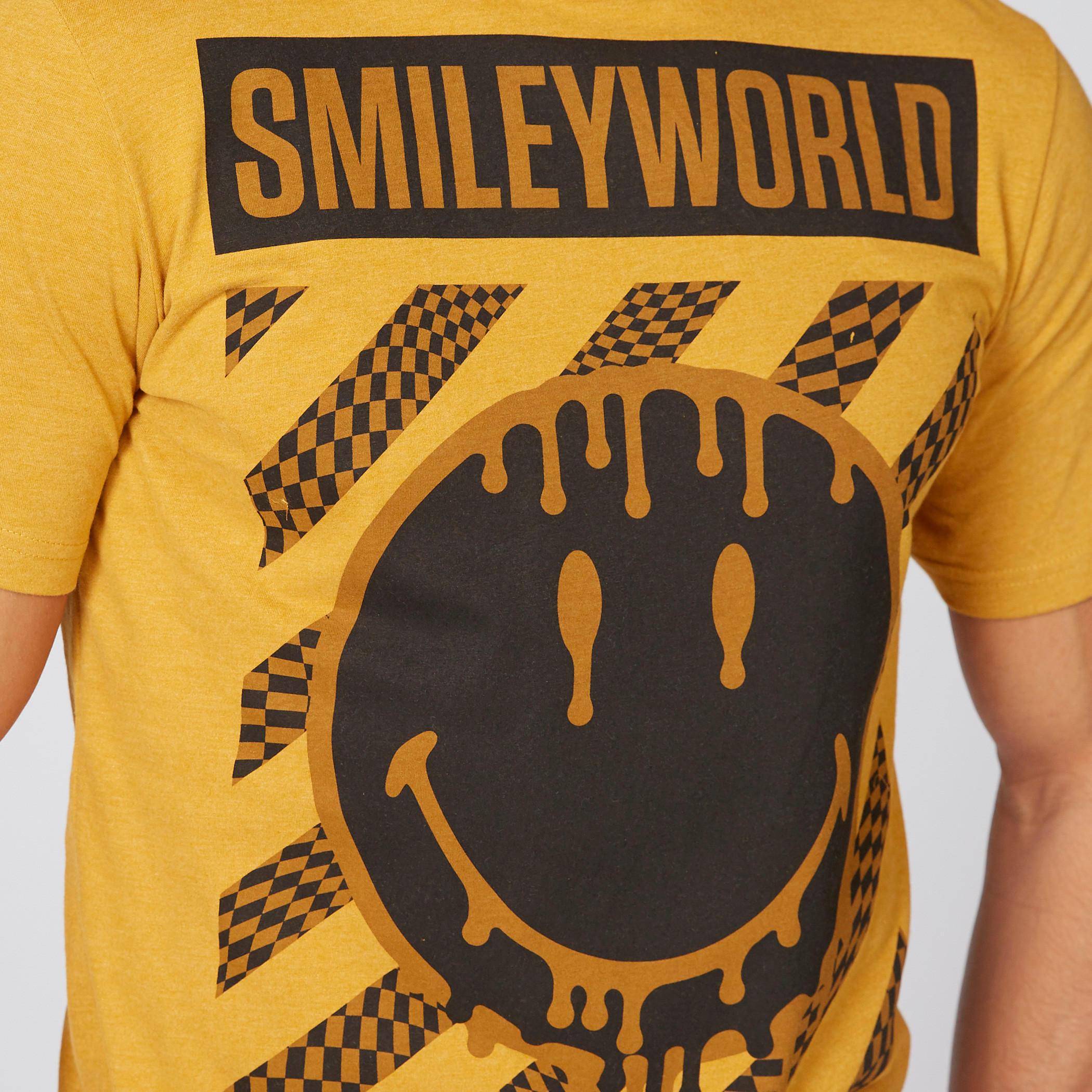 تيشيرت بياقة ضيّقة وأكمام قصيرة وطبعات سمايلي وورلد-men-clothing-tshirtsandpolos-tshirts-image-3