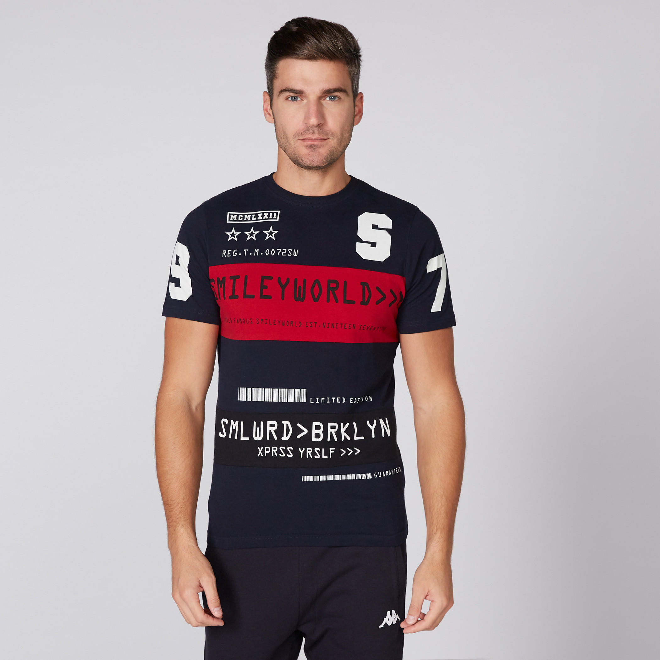 تيشيرت بأكمام قصيرة وياقة مستديرة وطبعات سمايلي وورلد-men-clothing-tshirtsandpolos-tshirts-image-1