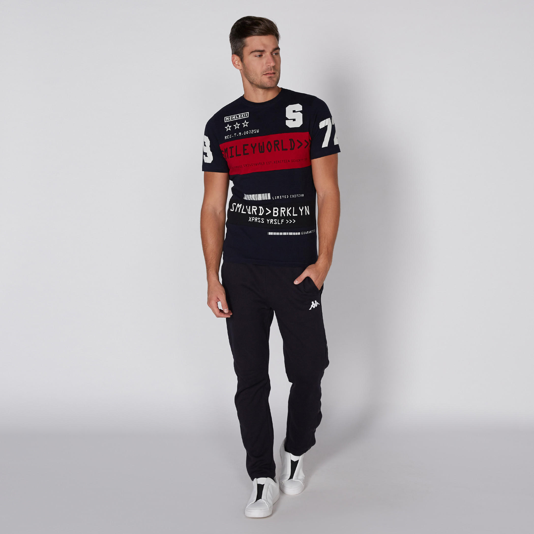 تيشيرت بأكمام قصيرة وياقة مستديرة وطبعات سمايلي وورلد-men-clothing-tshirtsandpolos-tshirts-image-2