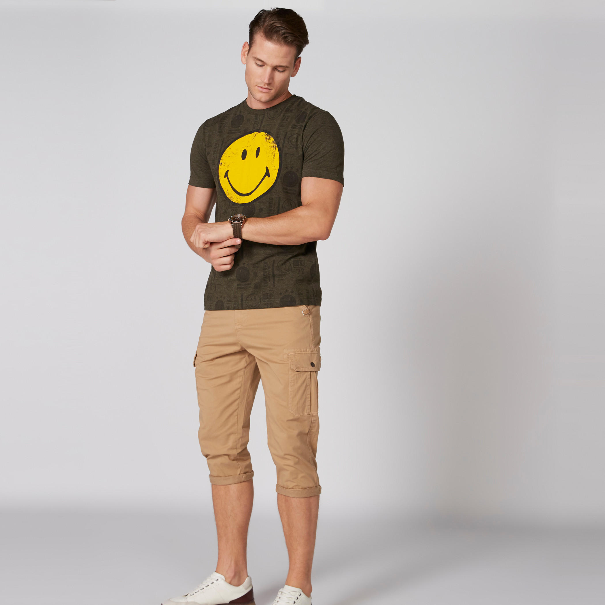 تيشيرت بياقة مستديرة وأكمام قصيرة وطبعات سمايلي وورلد-men-clothing-tshirtsandpolos-tshirts-image-3