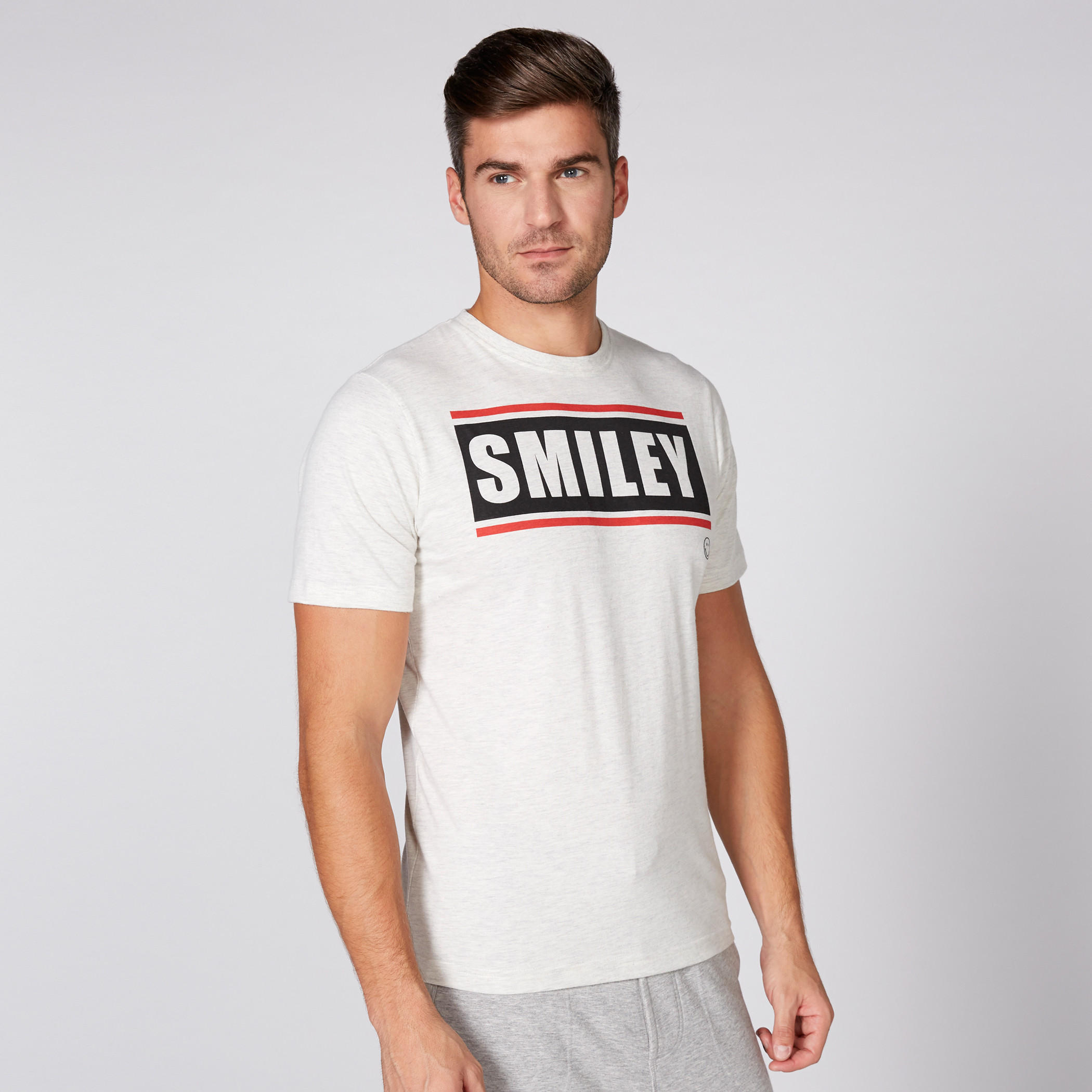 تيشيرت بأكمام قصيرة وياقة مستديرة وطبعات سمايلي وورلد-men-clothing-tshirtsandpolos-tshirts-image-1