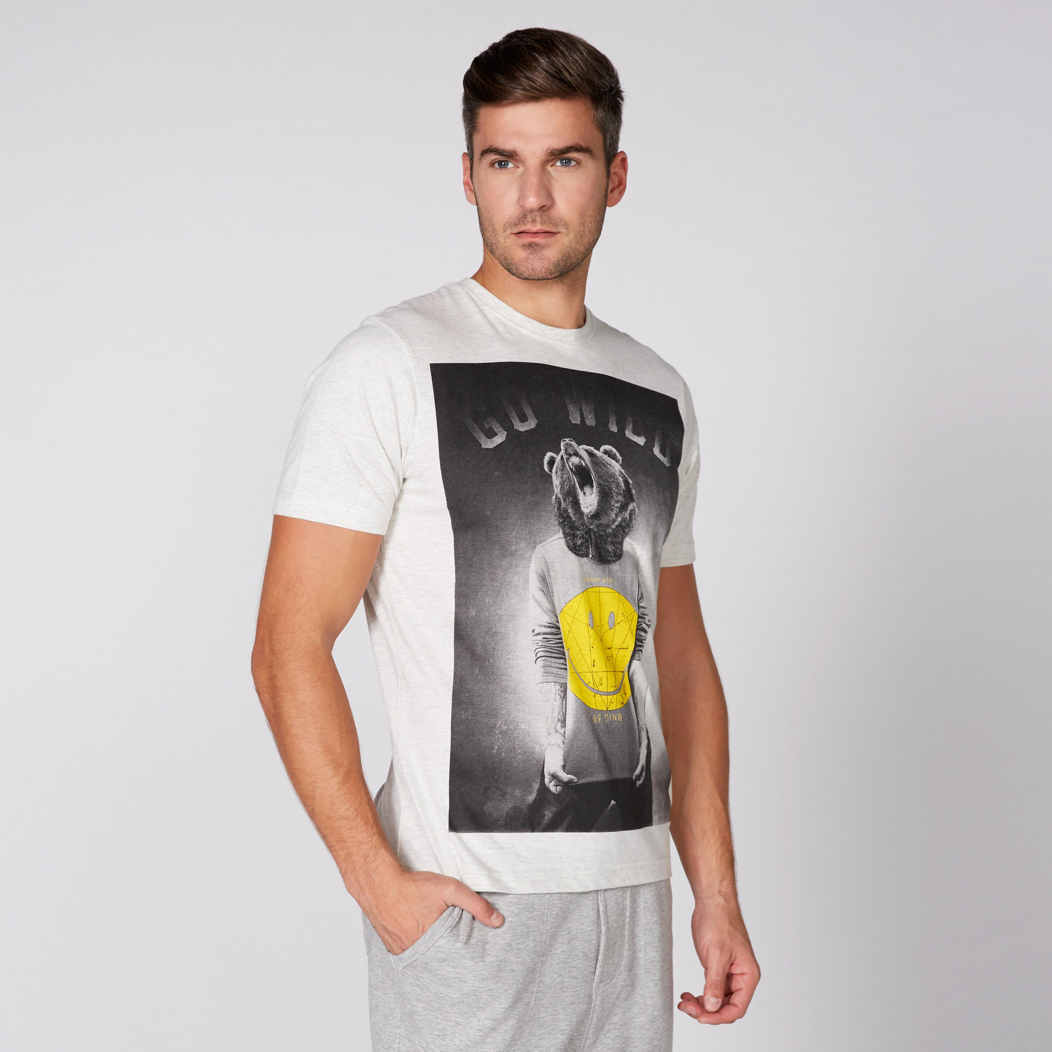 تيشيرت بأكمام قصيرة وياقة مستديرة وطبعات سمايلي وورلد-men-clothing-tshirtsandpolos-tshirts-image-2