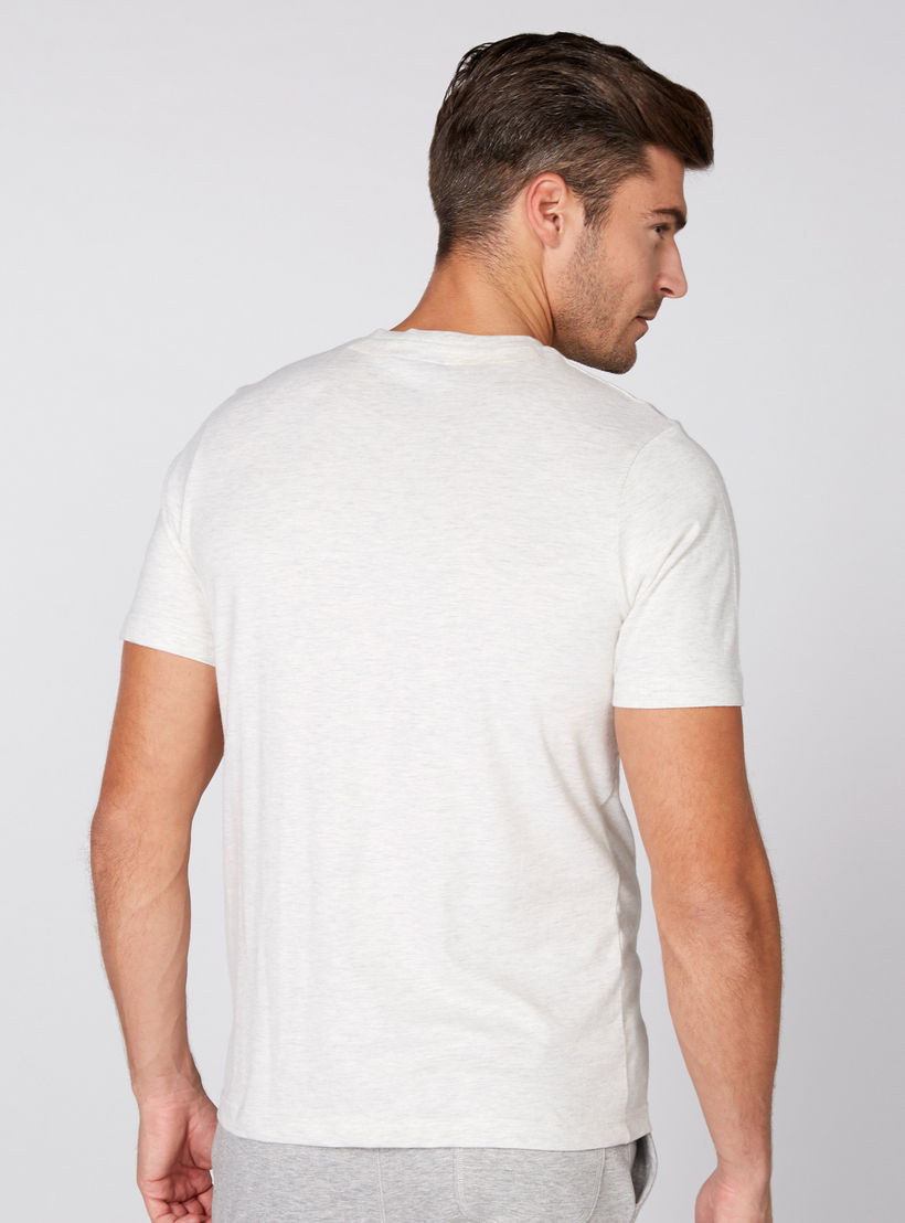 تيشيرت بأكمام قصيرة وياقة مستديرة وطبعات سمايلي وورلد-men-clothing-tshirtsandpolos-tshirts-image-1