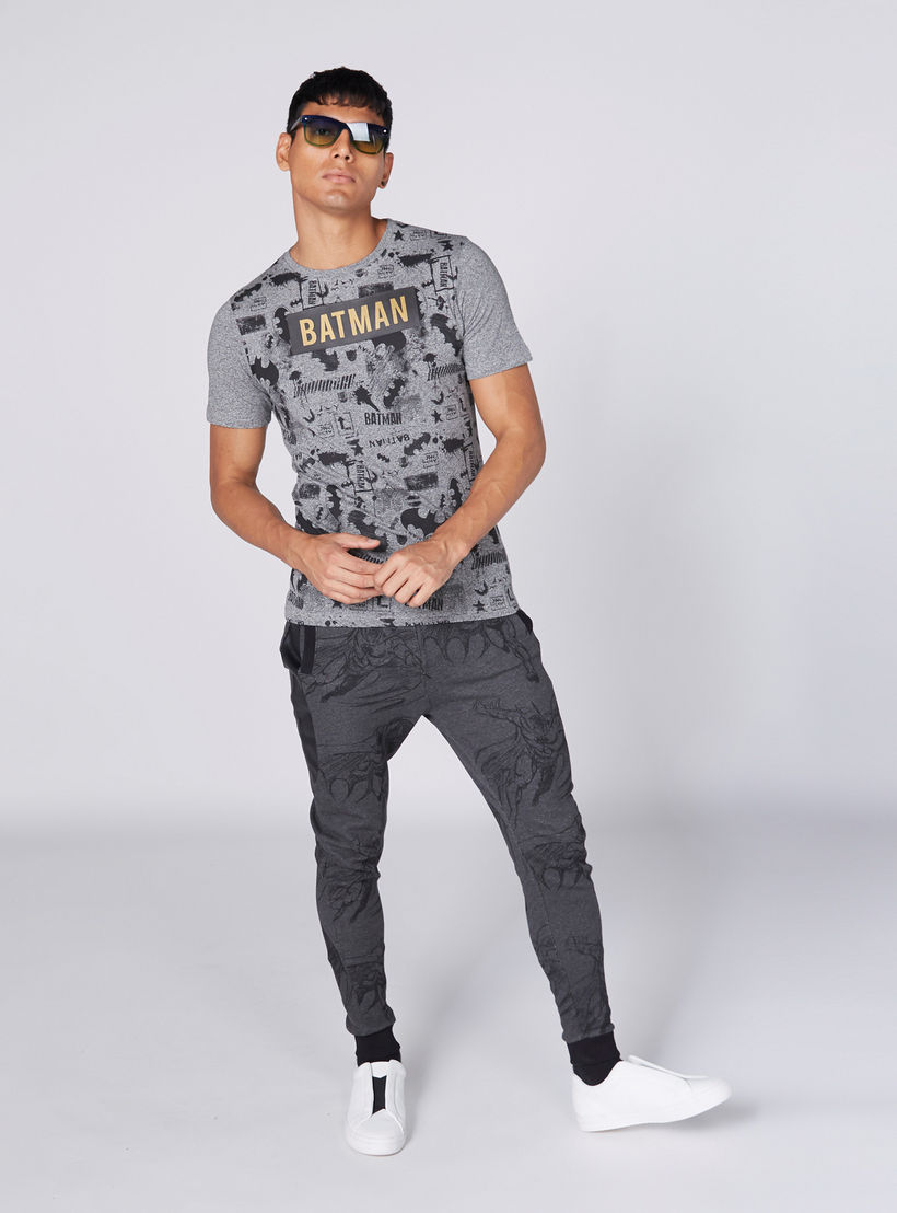 تيشيرت بأكمام قصيرة وياقة مستديرة وطبعات باتمان-men-clothing-tshirtsandpolos-tshirts-image-1