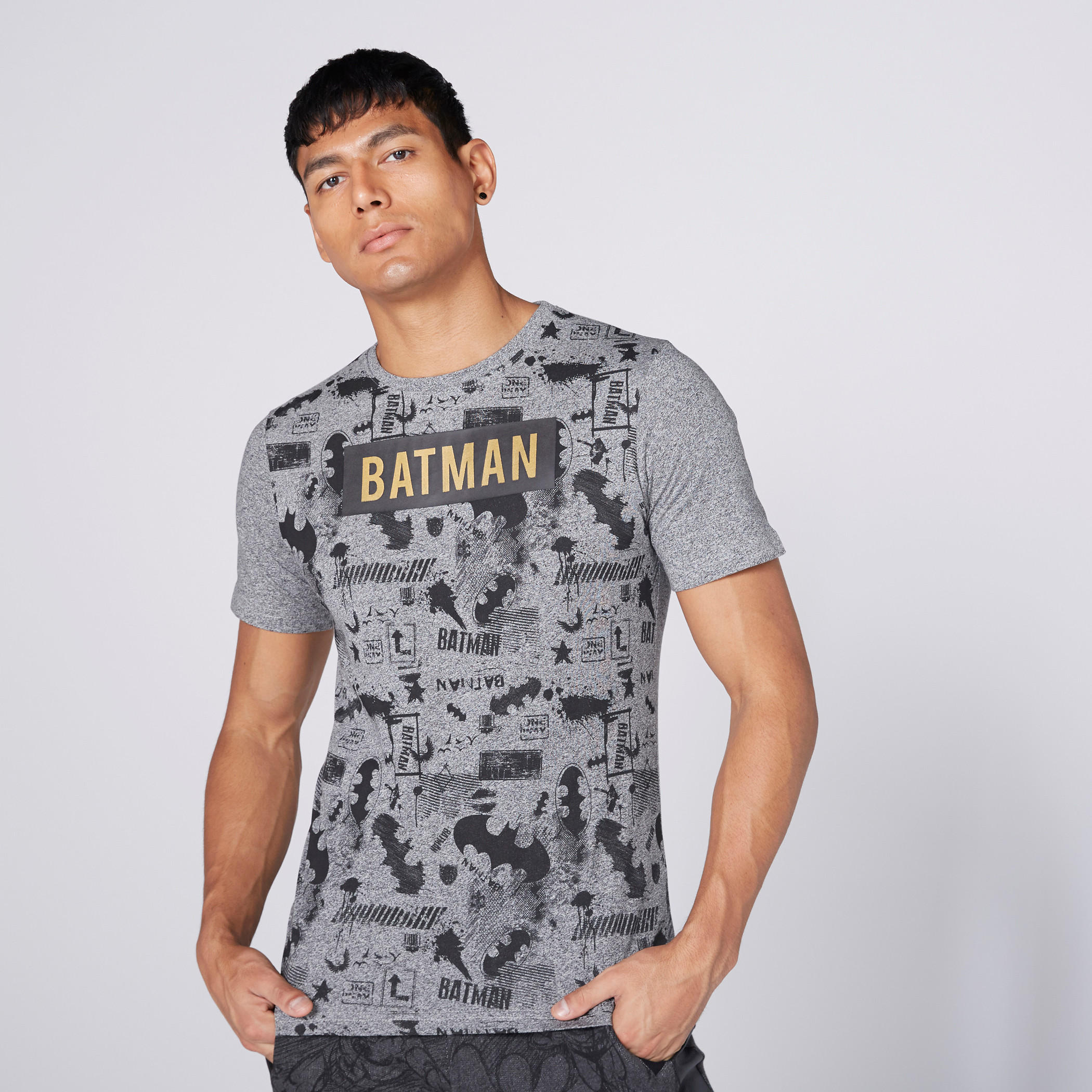 تيشيرت بأكمام قصيرة وياقة مستديرة وطبعات باتمان-men-clothing-tshirtsandpolos-tshirts-image-2