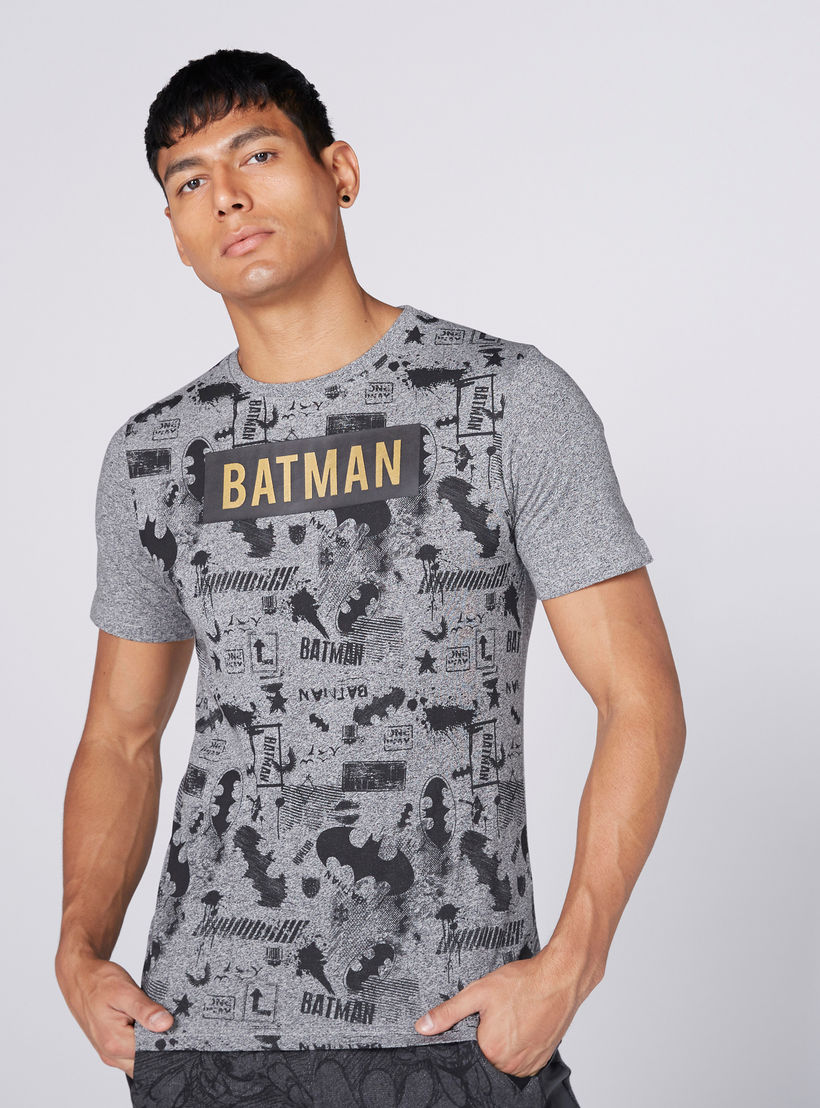 تيشيرت بأكمام قصيرة وياقة مستديرة وطبعات باتمان-men-clothing-tshirtsandpolos-tshirts-image-2