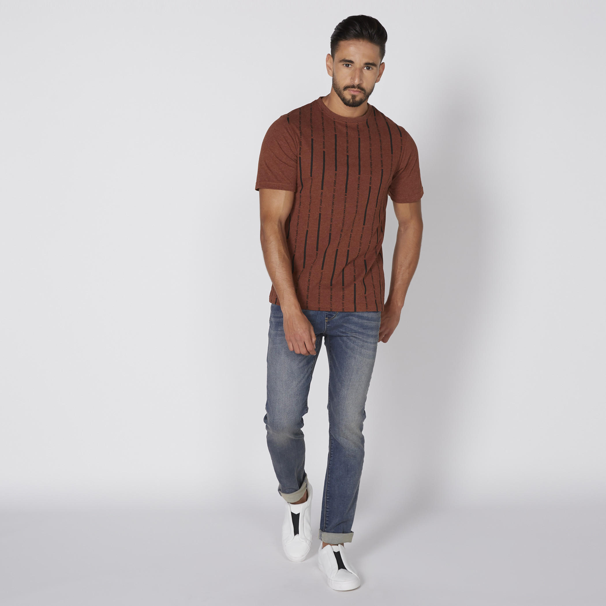 تيشيرت بياقة ضيّقة وأكمام قصيرة وطبعات سمايلي وورلد-men-clothing-tshirtsandpolos-tshirts-image-2