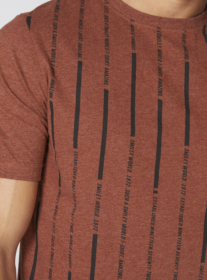 تيشيرت بياقة ضيّقة وأكمام قصيرة وطبعات سمايلي وورلد-men-clothing-tshirtsandpolos-tshirts-image-3