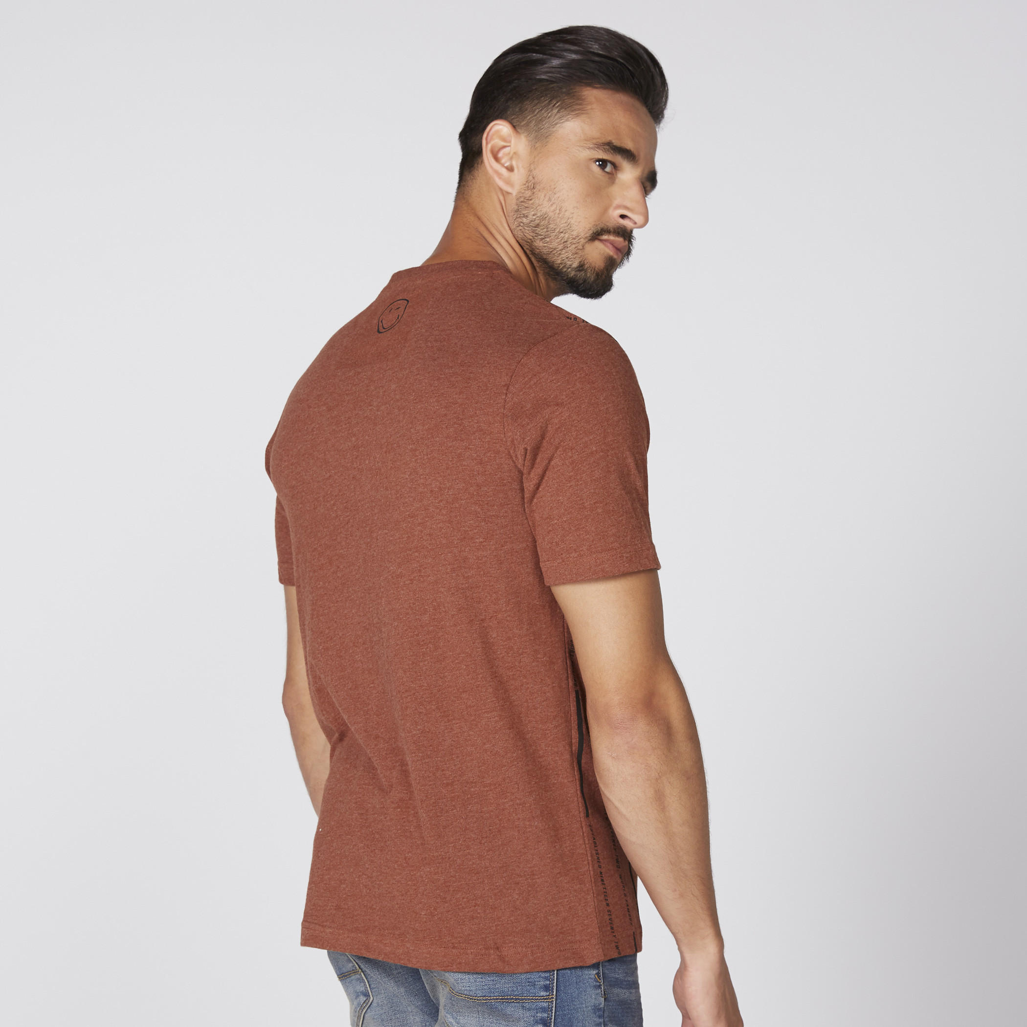 تيشيرت بياقة ضيّقة وأكمام قصيرة وطبعات سمايلي وورلد-men-clothing-tshirtsandpolos-tshirts-image-4