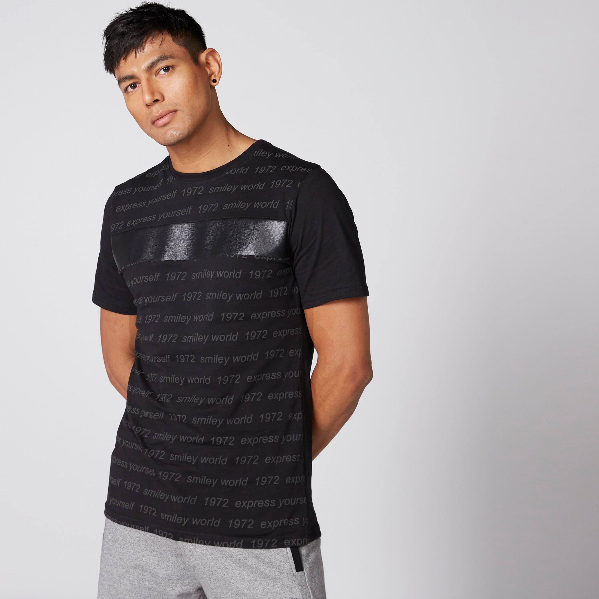 تيشيرت بياقة مستديرة وأكمام قصيرة وطبعات سمايلي وورلد-men-clothing-tshirtsandpolos-tshirts-image-1