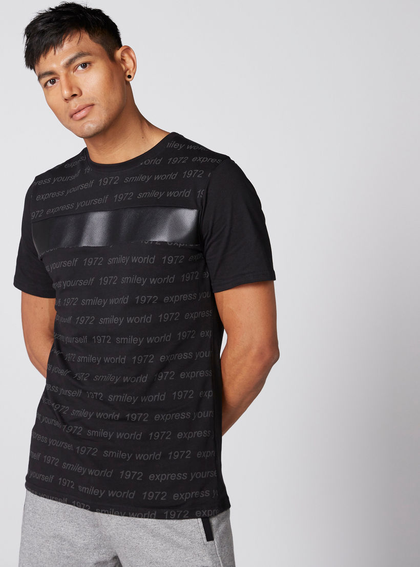 تيشيرت بياقة مستديرة وأكمام قصيرة وطبعات سمايلي وورلد-men-clothing-tshirtsandpolos-tshirts-image-1