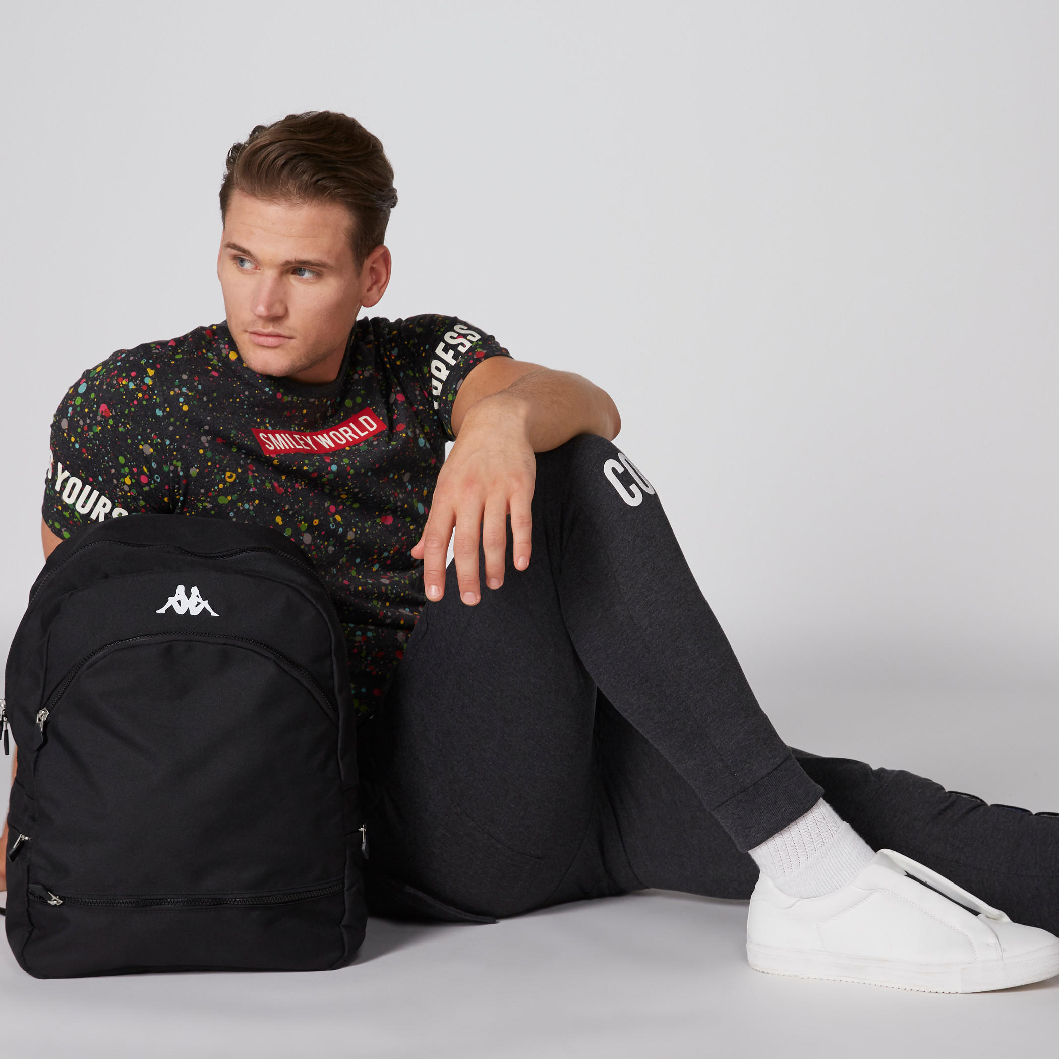 تيشيرت بأكمام قصيرة وياقة مستديرة وطبعات سمايلي وورلد-men-clothing-tshirtsandpolos-tshirts-image-3