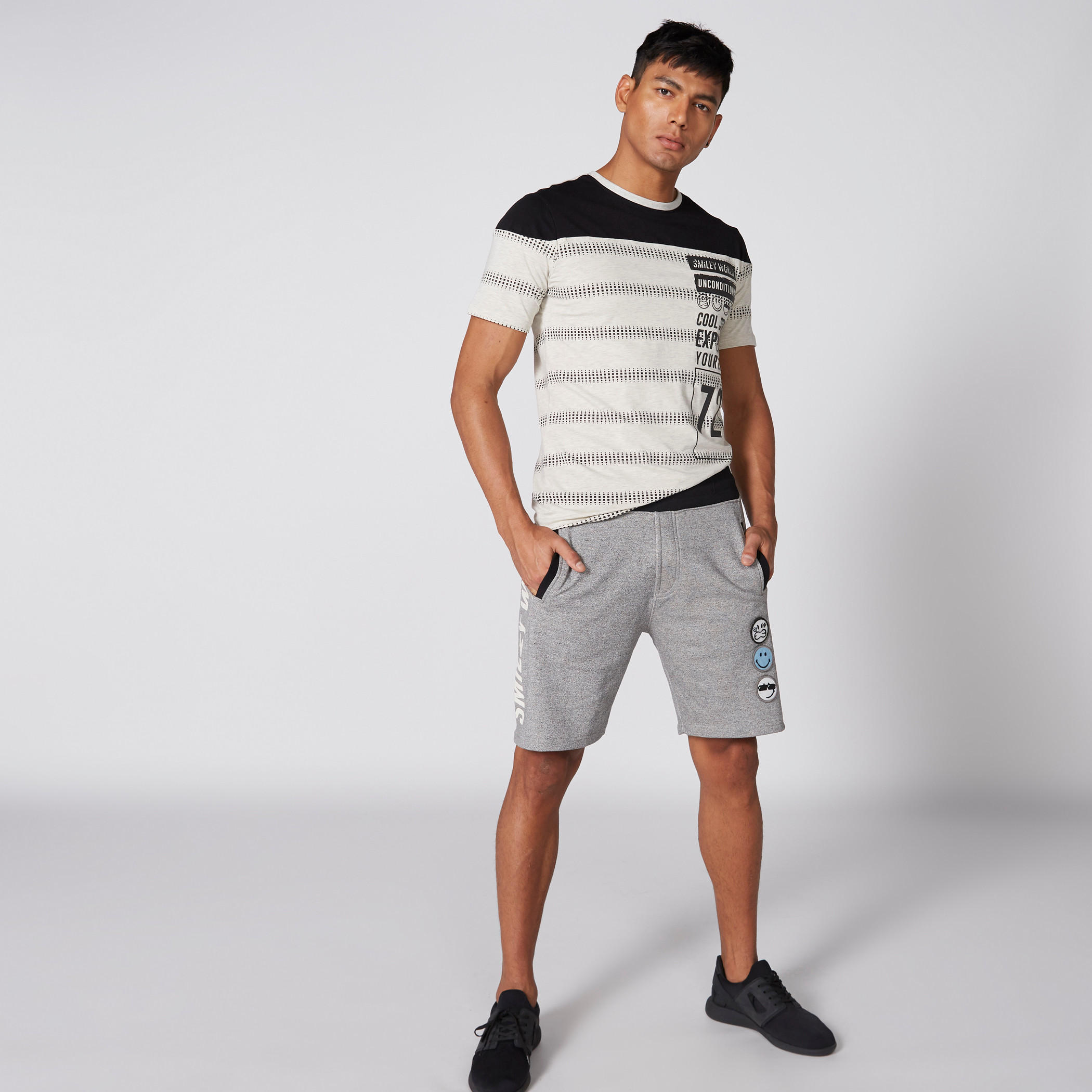 تيشيرت بياقة مستديرة وأكمام قصيرة وطبعات-men-clothing-tshirtsandpolos-tshirts-image-1